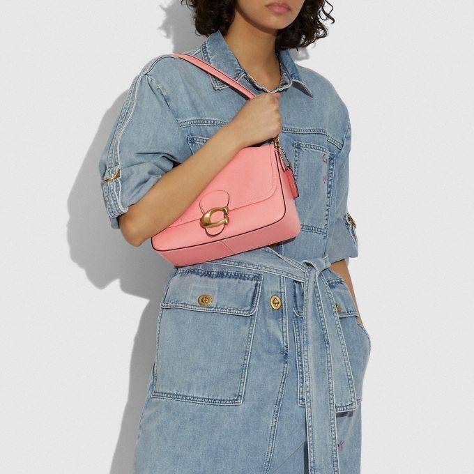 COACH SOFT TABBY SHOULDER BAG (C4823//C5261) กระเป๋าถือ กระเป๋าสะพาย ที่ใครๆก็เข้าถึงได้ หรูหรา คลาสสิค ลุคเรียบร้อย แต่ความสวยไม่น้อย! ดาเมจความลุคผู้ดีรุนแรงมาก!!เกินต้าน!!// วัสดุหนังแท้ทั้งใบ หนังเรียบ หนังนิ่มมากๆ อยู่ทรงสวยมากๆด้วย// ด้านในโล่งกว้าง