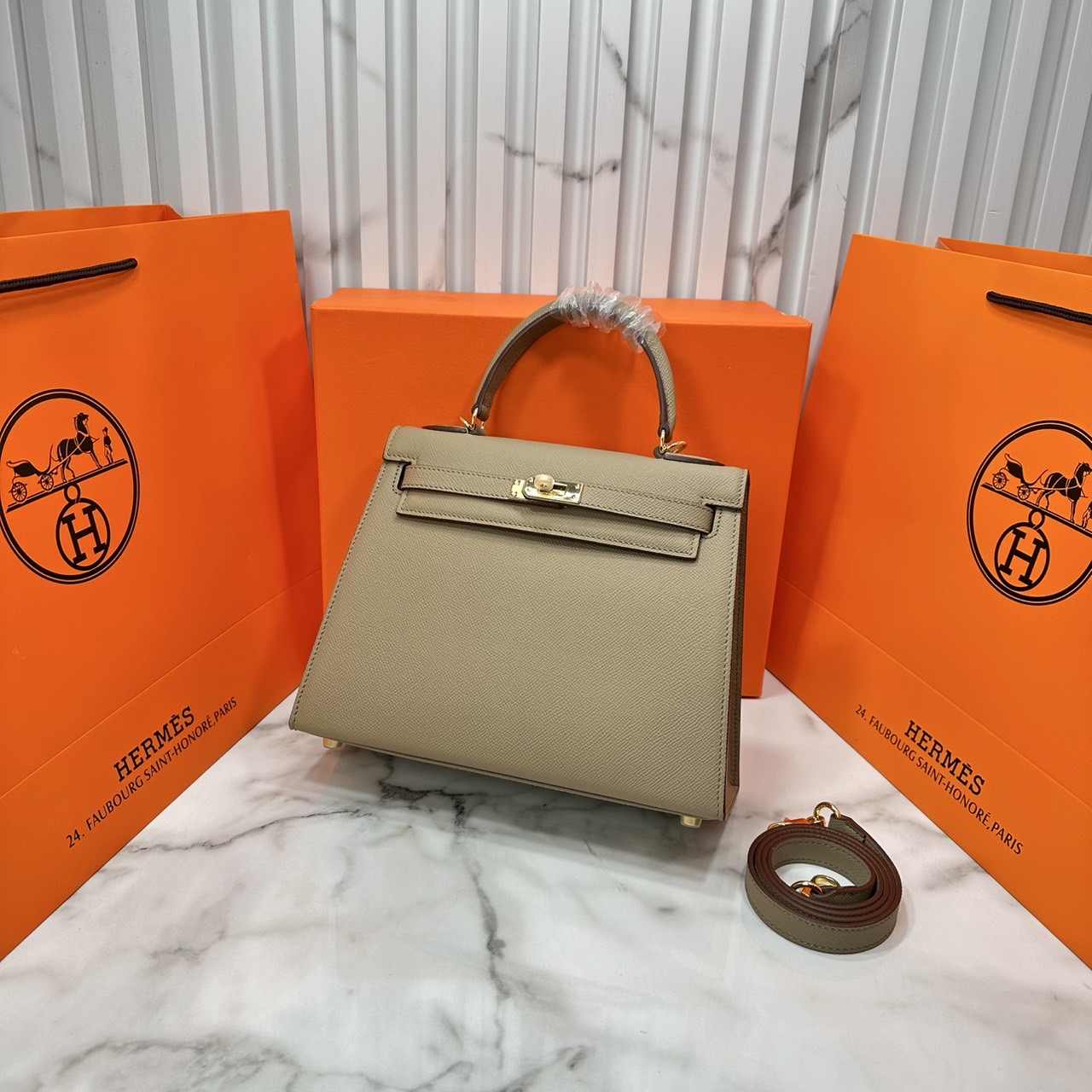 ORI หนังแท้ | Hermes Kelly 25cm กระเป๋าสะพายที่สุดแห่งหรูหราลัคชู นิยามของความสง่างามเหนือกาลเวลา แบรนด์เนมในฝัน งดงามดั่งเจ้าหญิง