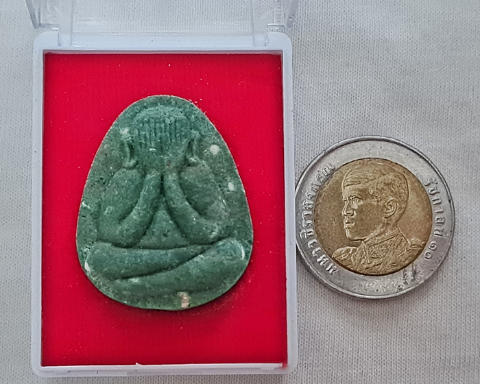 สินค้าหมดค่ะ พระปิดตา คุณแม่บุญเรือน เนื้อเขียวเหนี่ยวทรัพย์ นั่งรับทรัพย์ยิ้มกริ่ม วัดอาวุธวิกสิตาราม พร้อมกล่องเดิมค่ะ