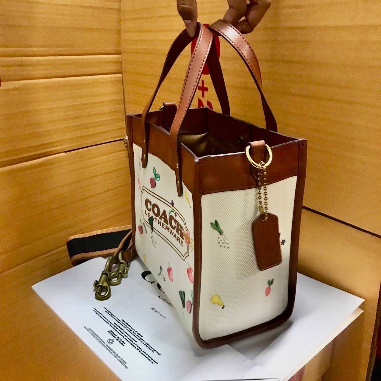 COACH FIELD TOTE 22 WITH GARDEN EMBROIDERY COACH BADGE