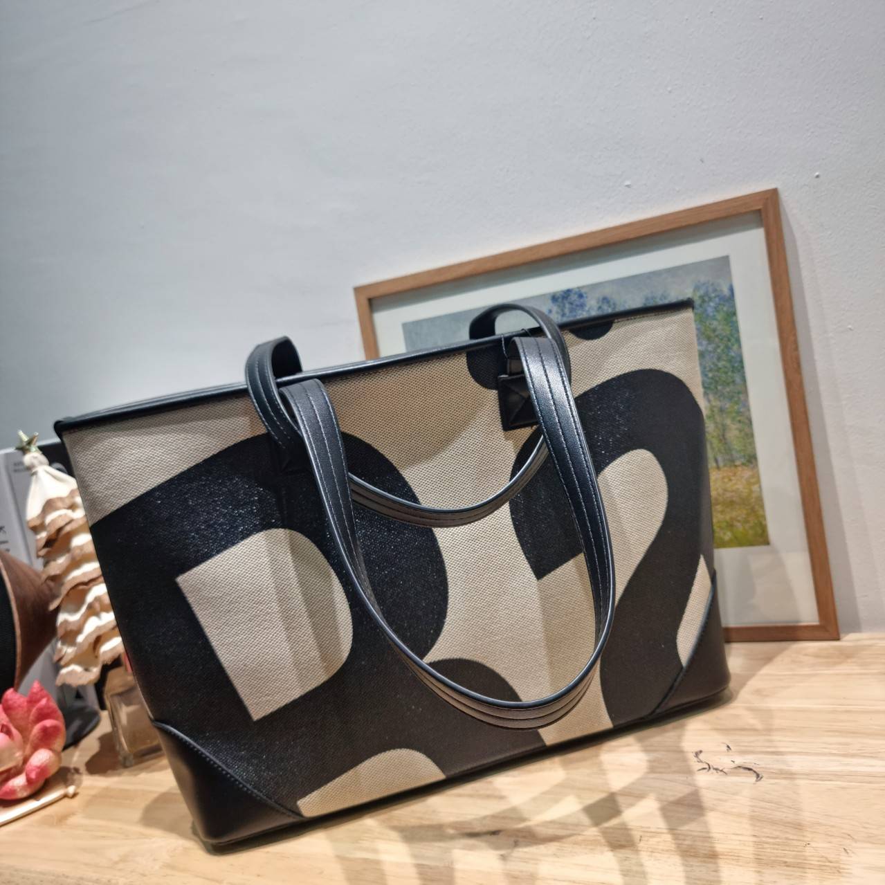 Rally movement tote bag กระเป๋าทรงโท้ท ดีไซน์คลาสสิค เรียบง่ายแต่ดูแพง มีระดับสุดๆ ไอเท็มสุดปัง ออกมาก็ sold out ไวมากๆ รุ่นใหม่และเป็นรุ่นที่ตามหา