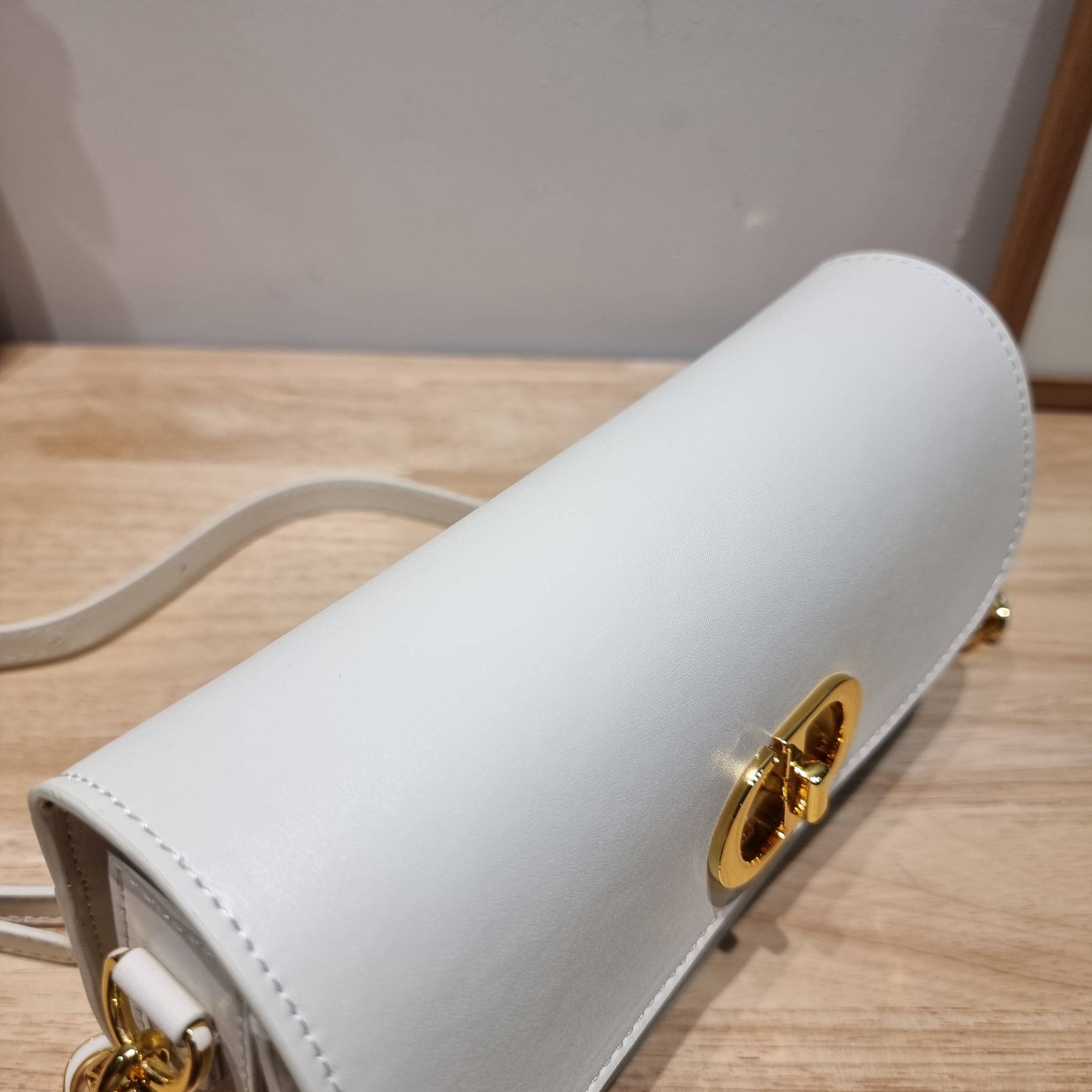 DIOR 30 MONTAIGNE AVENUE BAG สวยหรู ดีเทลแพง ต้องยกให้ไอเท็มนี้เลย กับกระเป๋าสะพายข้าง รุ่นที่ใครเห็นเป็นต้องรัก