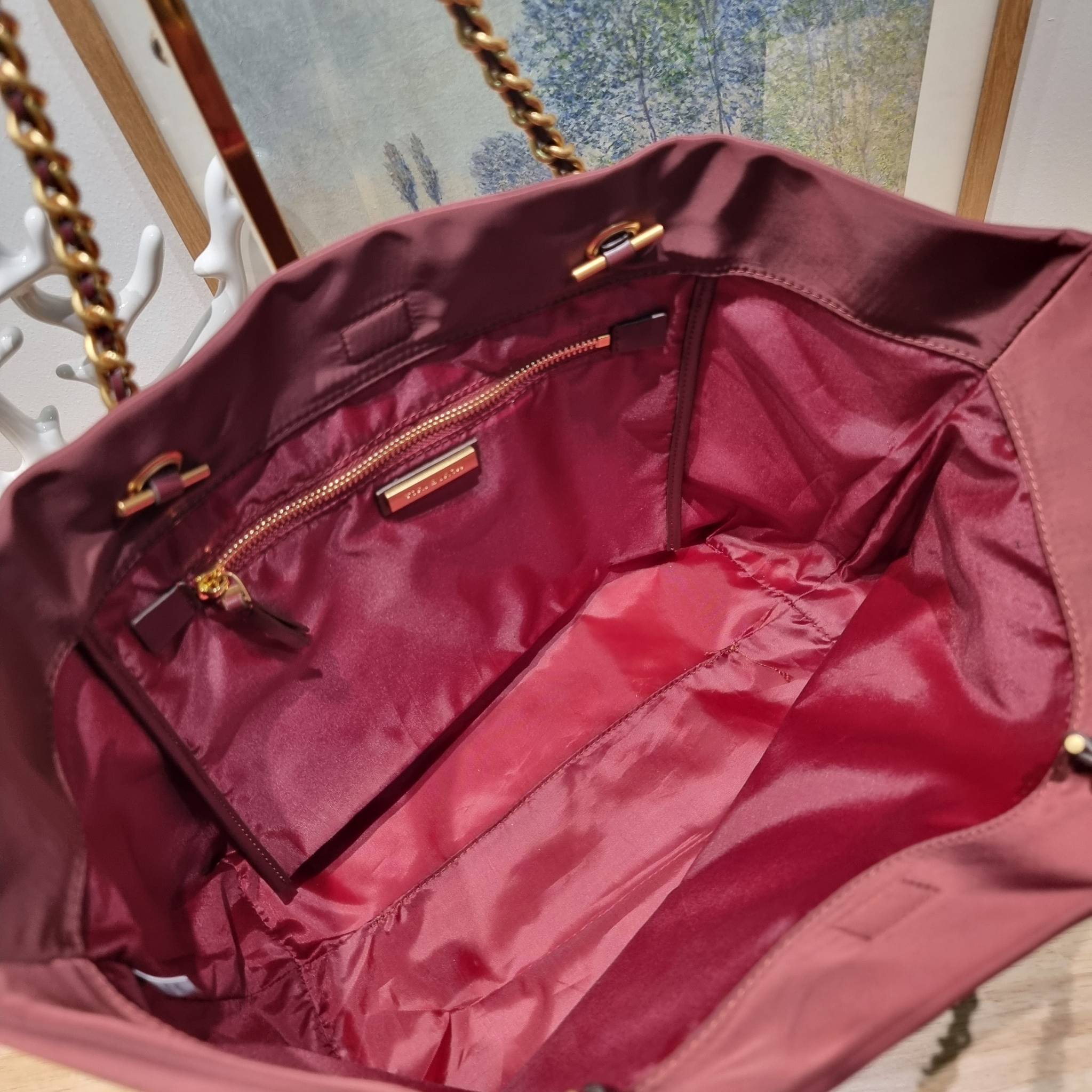 TORY BURCH Ella Chain Tote Bag / TORY TOTE NYLON BAG พร้อมส่ง 4 สี กระเป๋าสะพายทรงโท้ทใบใหญ่ จุของไปเลยแน่นๆ รูปทรงคลาสสิคชวนใช้ โดดเด่นด้วย patch โลโก้ แนะนำรีบสั่งใช้ไปสวยก่อนใครได้เลยน้า