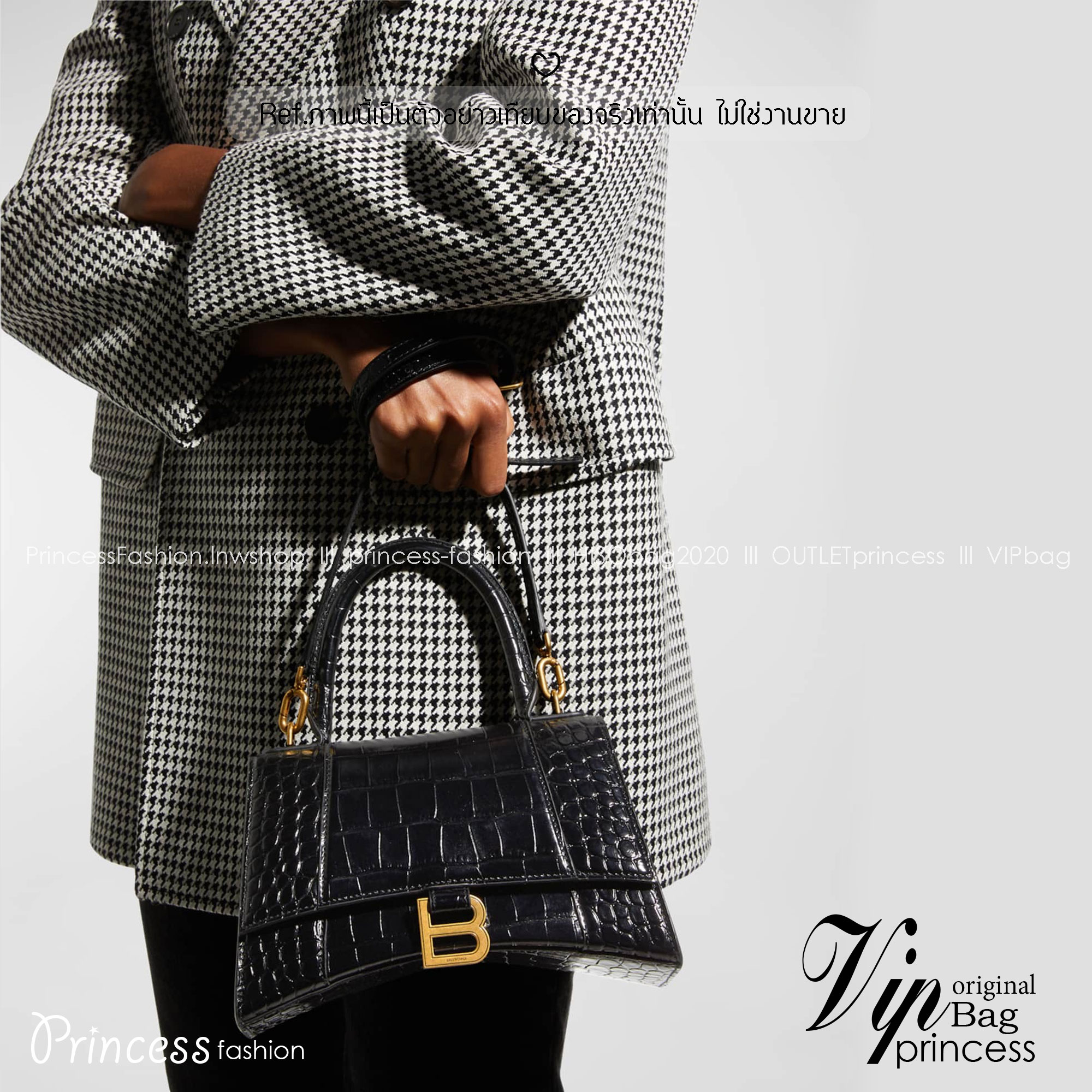 BALENCIAGA Hourglass top-handle tote bag กระเป๋าสะพายแบรนด์หรูซิกเนเจอร์ ที่มาพร้อมดีไซน์โดดเด่น มีความโฉบเฉี่ยว โค้งมนเหมือนพระจันทร์เสี้ยว เพิ่มความสวยสะดุดตาด้วยการตกแต่งอักษร B เมทัลลิก