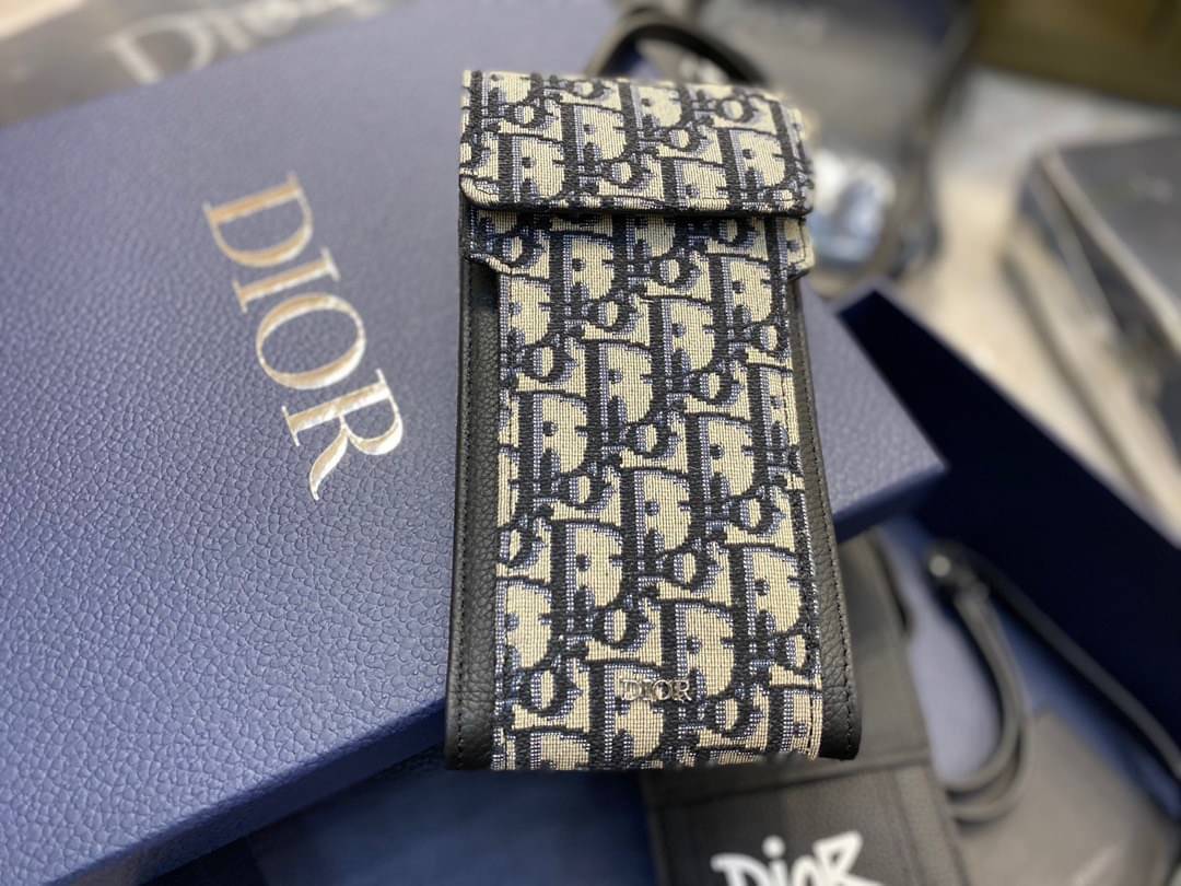 Dior Phone Holder Bag / DIOR BEIGN AND OBLIQUE JACQUARD PHONE POUCH BAG เกรดเทพออริจินอล หนังแท้ ภาพถ่ายจากสินค้าจริง ใช้งานต่างประเทศได้