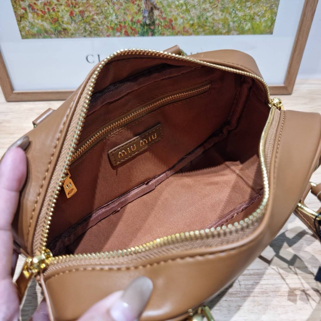MIU MIU ARCADIE METELASSE LEATHER BAG กระเป๋าถือ/สะพายสุดชิค คุ้มมากไม่อยากให้พลาดน้า