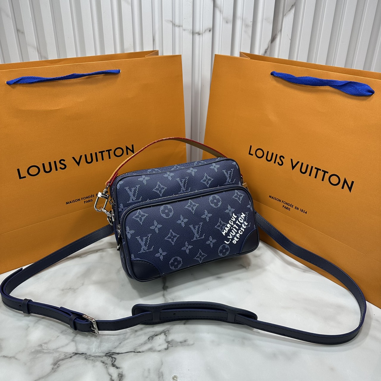 ORI หนังแท้ | LV Nil Messenger PM Navy Green กระเป๋าสะพายทรงแมสเซ็นเจอร์ สีใหม่ดีไซน์ใหม่