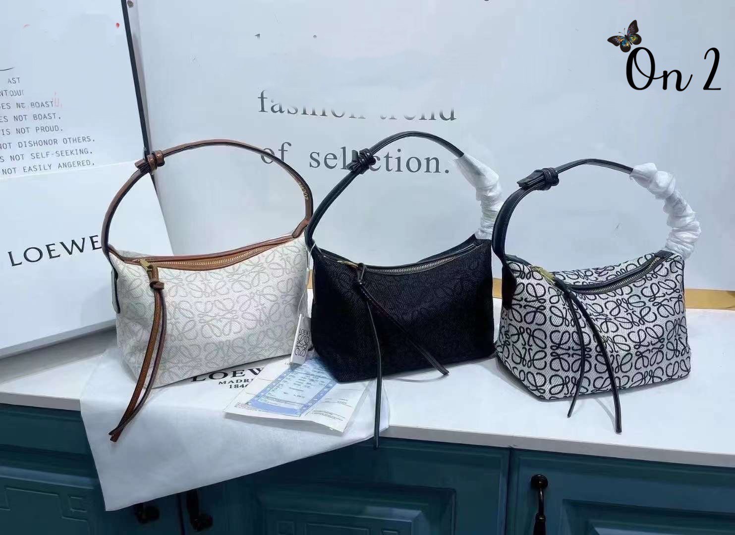 LOEWE Cubi Anagram Small Leather-trimmed Logo-jacquard / LOEWE HANDTASCHE 'CUBI ANAGRAM SMALL' HELLGRÜN คอลเลคชั่นยอดฮิต กับ 4 สีใหม่ล่าสุด กระเป๋าทรงพอช ใบกำลังสวย ดีไซน์ดีเทลน่ารัก