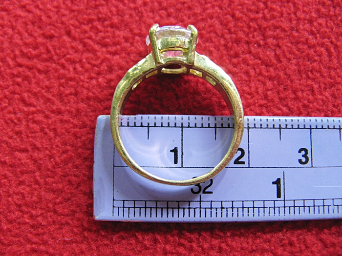 สินค้าหมดค่ะ แหวนเพชรทองเหลือง แบบ5(เพชรกลมใหญ่1เม็ด ข้างๆเพชรเล็กข้างละ2เม็ด)ค่ะ