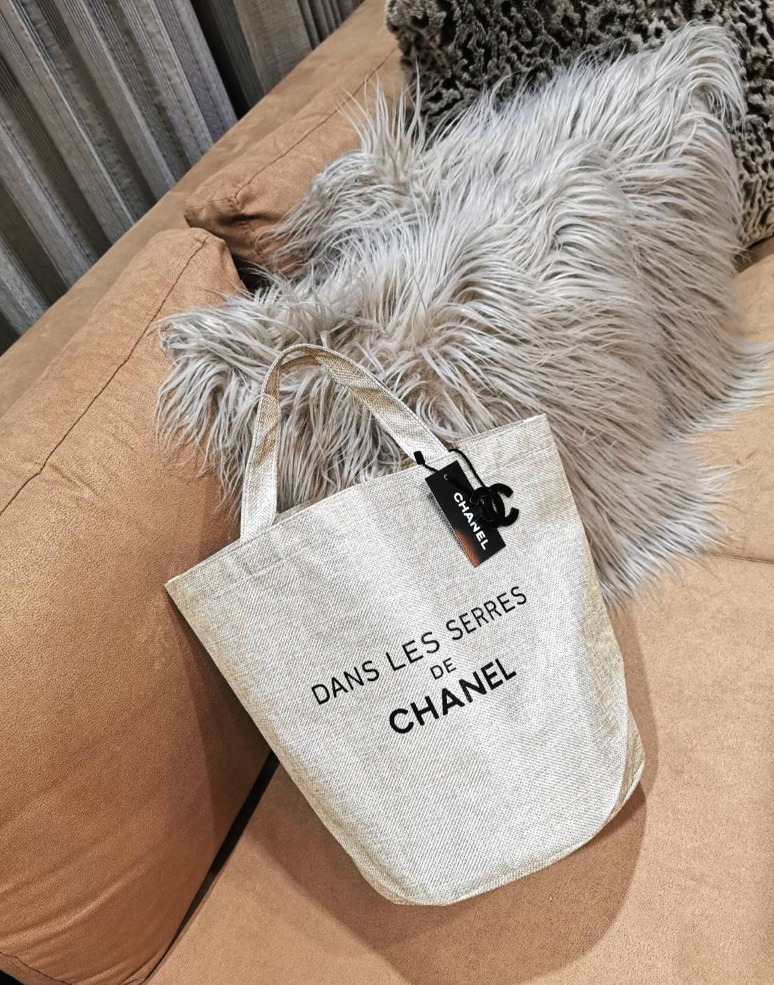 มาแล้วค่ะ! Chanel GWP New items ที่สาวๆพรีกันมาเยอะ Don't Miss! New Arrivals! Chanel DANS LES SERRES DE CHANEL Nylon Shopping Bag VIP Gift Event GWP พรีเมี่ยมกิ๊ฟรุ่นใหม่ล่าสุดคอลเลคชั่น DANS LES SERRES จาก Chanel Exhibition ใบใหญ่กำลังดีวัสดุ Nylon 