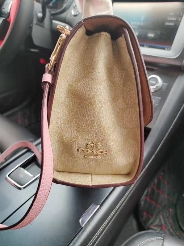 Coach Disney X Tilly Top Handle In Signature with Dalmatian Blossom/Light Khaki Multi Coated Canvas Satchel กระเป๋าถือและสะพายข้างรุ่นลิมิเตด คอลเลคชั่น Disney น่ารักมากค่ะ ใส่กระเป๋าสตางค์ใบยาวได้