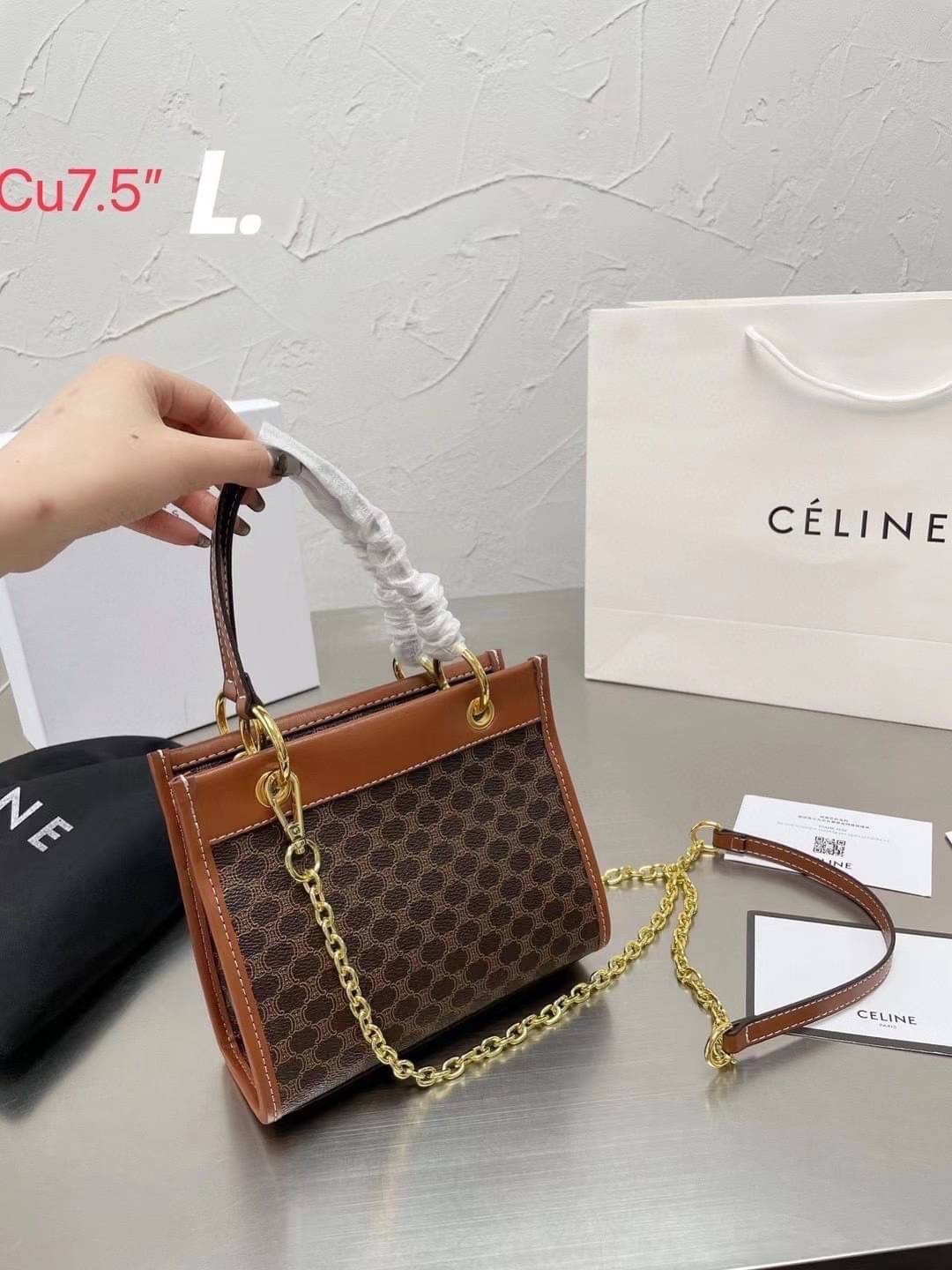 CELINE VINTAGE TOTE BAG / CELINE Macadam tote bag กระเป๋าโท้ทสไตล์วินเทจไซส์เล็ก ขนาดกำลังสวย พกพาง่าย ใหม่ล่าสุด ที่ใช้สามารถใช้ได้ทั้งหนุ่มๆและสาวๆ รูปทรงคลาสสิค