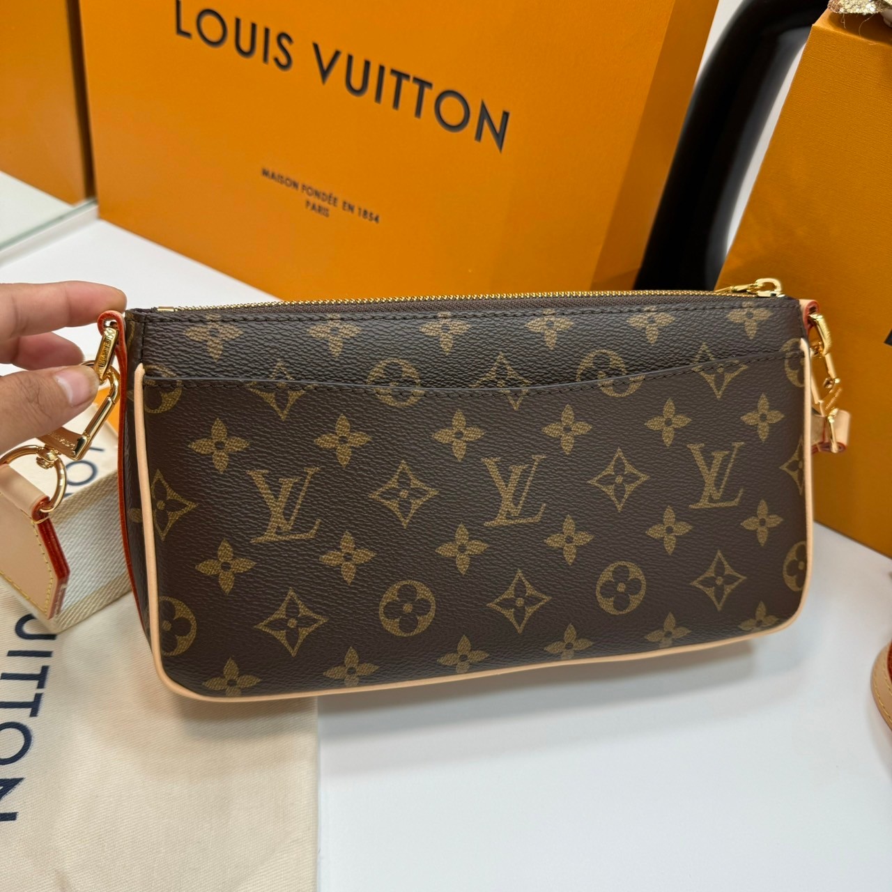LV Vivacité Monogram Monogram Canvas กระเป๋าถือสะพายลายโมโนแกรม เกรดออริ ท็อป 1:1 เกรดแคนวาสแท้อย่างดี ลายคมชัด ใช้งานต่างประเทศได้