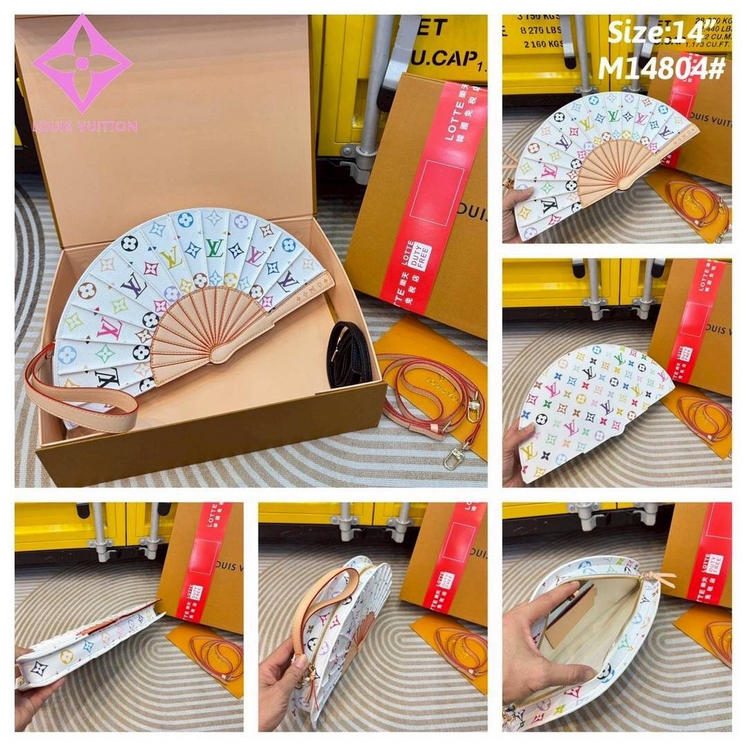 LV Fan Clutch Bag Monogram Flower กระเป๋าทรงคลัชรูปทรงคล้ายพัดพับได้ ดีไซน์น่ารักสดใส ใหม่ล่าสุด โดดเด่นไม่เหมือนใคร