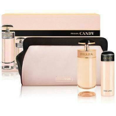 PRADA CANDY COSMETIC BAG GIFT WITH PURCHASE (GWP) จากเคาน์เตอร์ต่างประเทศรุ่น Limited Satin Material ทรง cluth ขนาดกำลังน่ารัก ด้านหน้ามีโลโก้ brand เปิดปิดด้วยแถบเเม่เหล็กซ่อนที่ปากกระเป๋า ซับใน Polyester มีช่องแบ่งสามารถใส่เครื่องสำอางค์ เครื่องเขียน เค