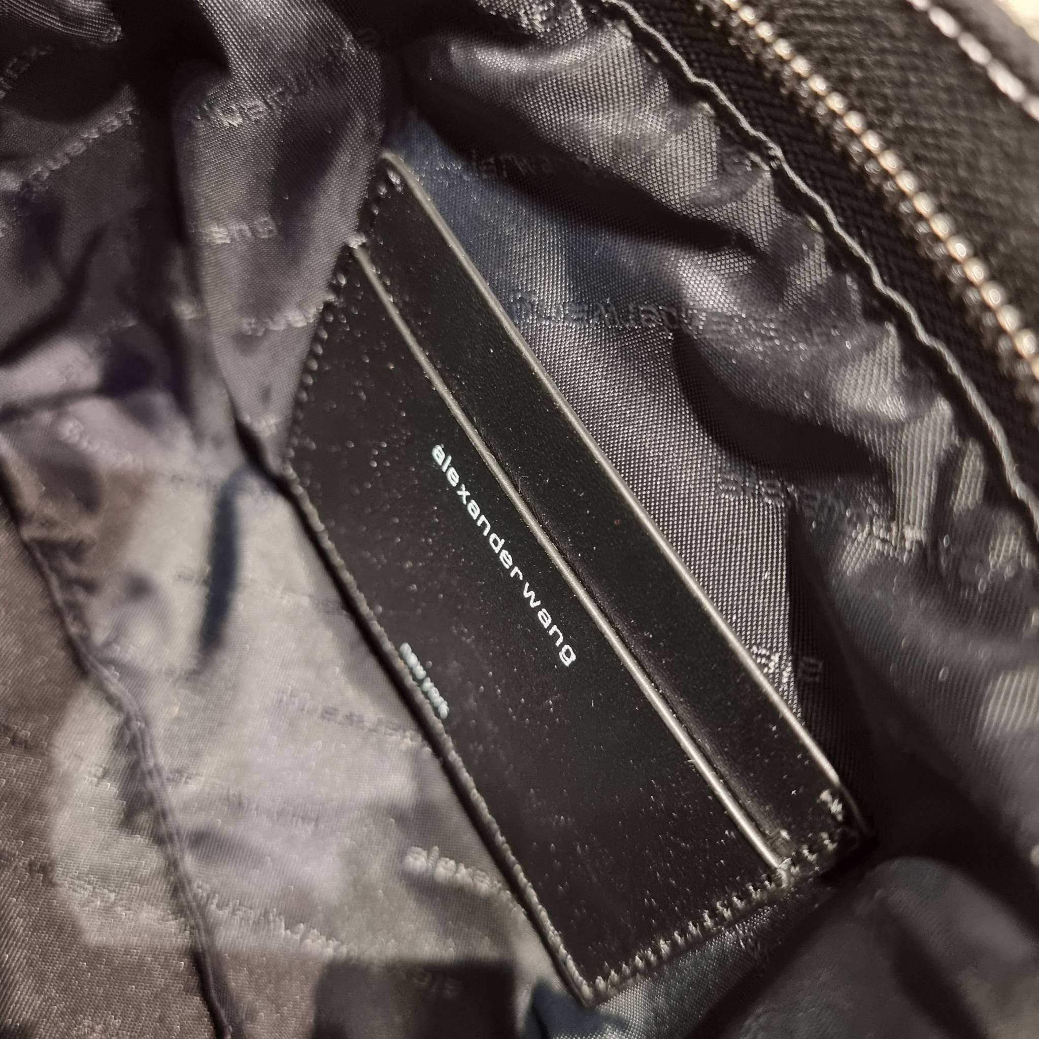 ALEXANDER WANG HANDBAG MINI TOTE WITH RHINESTONE กระเป๋าทรงมินิโท้ท น่ารักน่าเอ็นดู น่าใช้เหลือเกิน!! ด้วยความโดดเด่นเด่นของการตกแต่งพลอยเทียม ให้ดีเทลหรู ตัดสลับด้วยผ้าแคนวาส เพิ่มความทนทาน ลงตัวมากๆ และยังใช้งานง่ายด้วยหูจับในตัว เปิด-ปิดด้วยซิป ภายในเป