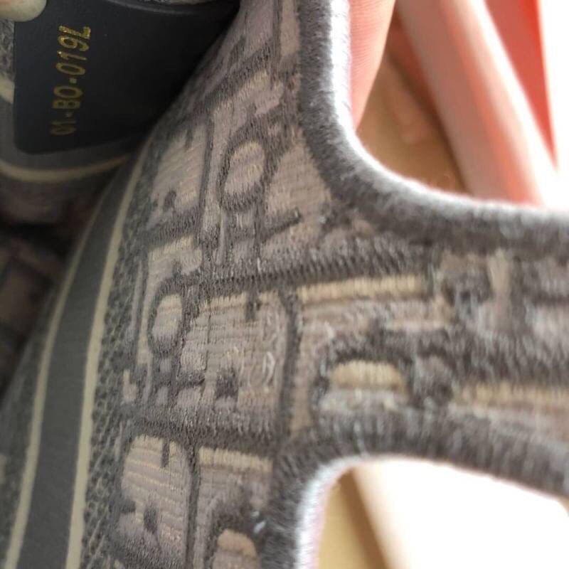 CHRISTIAN DIOR MINI BOOK TOTE กระเป๋าถือทรง Shopping ไซส์มินิ สวยคลาสสิค พกพาสะดวก ใช้งานง่ายสุดๆ วัสดุงานทอละเอียดคุณภาพดี ภายในเป็นช่องโล่ง ใบจริงงานสวยเกินเบอร์!! ไม่ผิดหวังจ้า