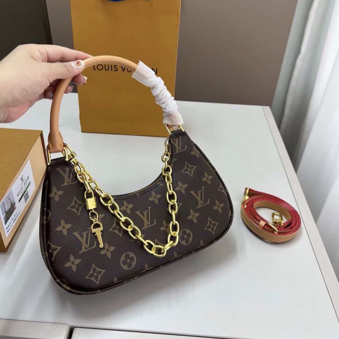 LV Catchy PM bag กระเป๋าสะพายทรงโฮโบหูจับในตัว ดีไซน์ใหม่ ยังคงเอกลักษณ์ ดีไซน์ลวดลายโมโนแกรมเรียบหรู สวยจับต้องได้ เก๋มากๆ เพิ่มกิมมิกแต่งสายและพวงกุญแจโซ่สีทองโดดเด่น