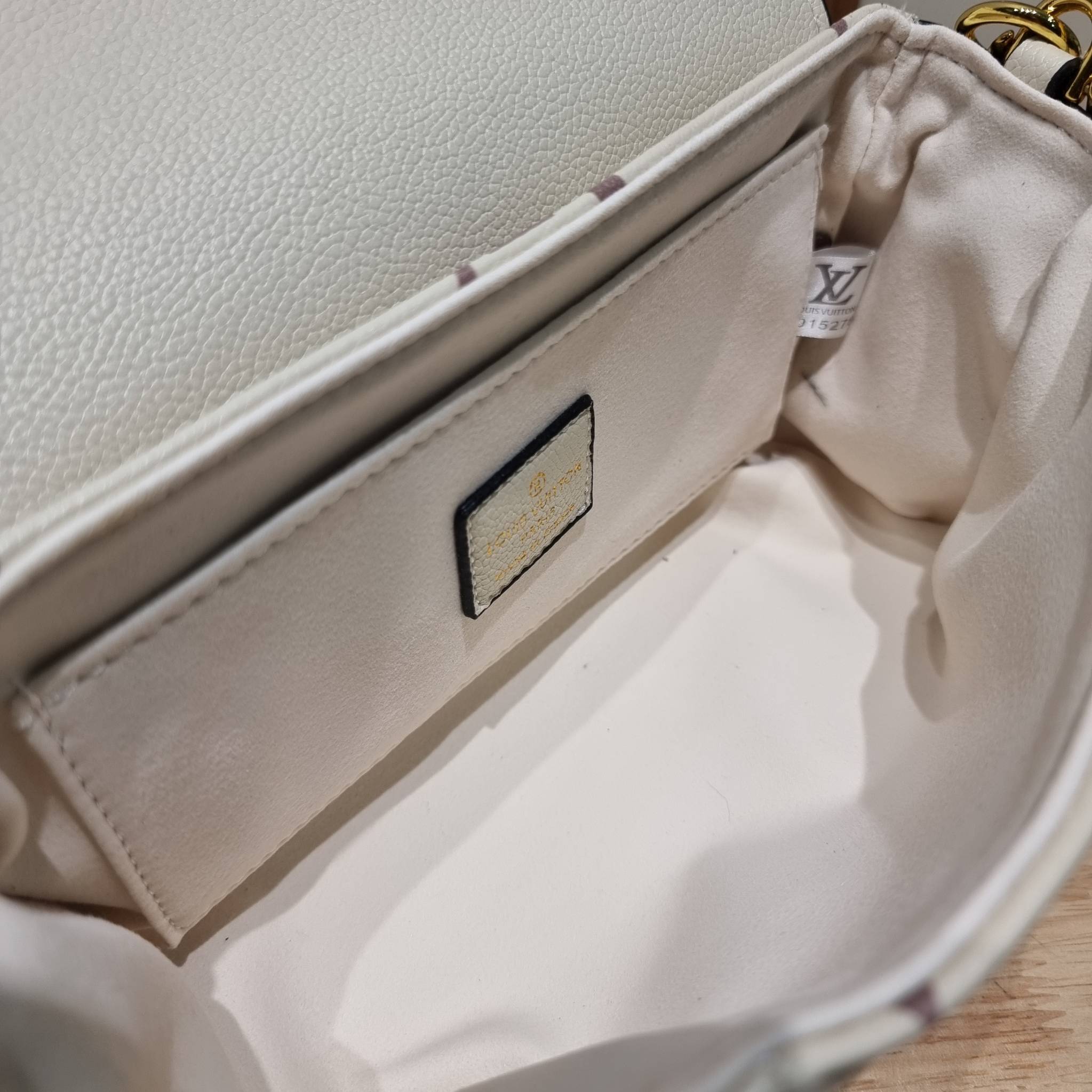 LV Favorite Bicolor Monogram Empreinte Leather - Handbags / LV FAVORITE BAG กระเป๋าสะพายคอลใหม่ล่าสุด สวยหรู ดูแพง ดีไซน์รูปทรงออกมาให้ใช้งานได้ง่าย