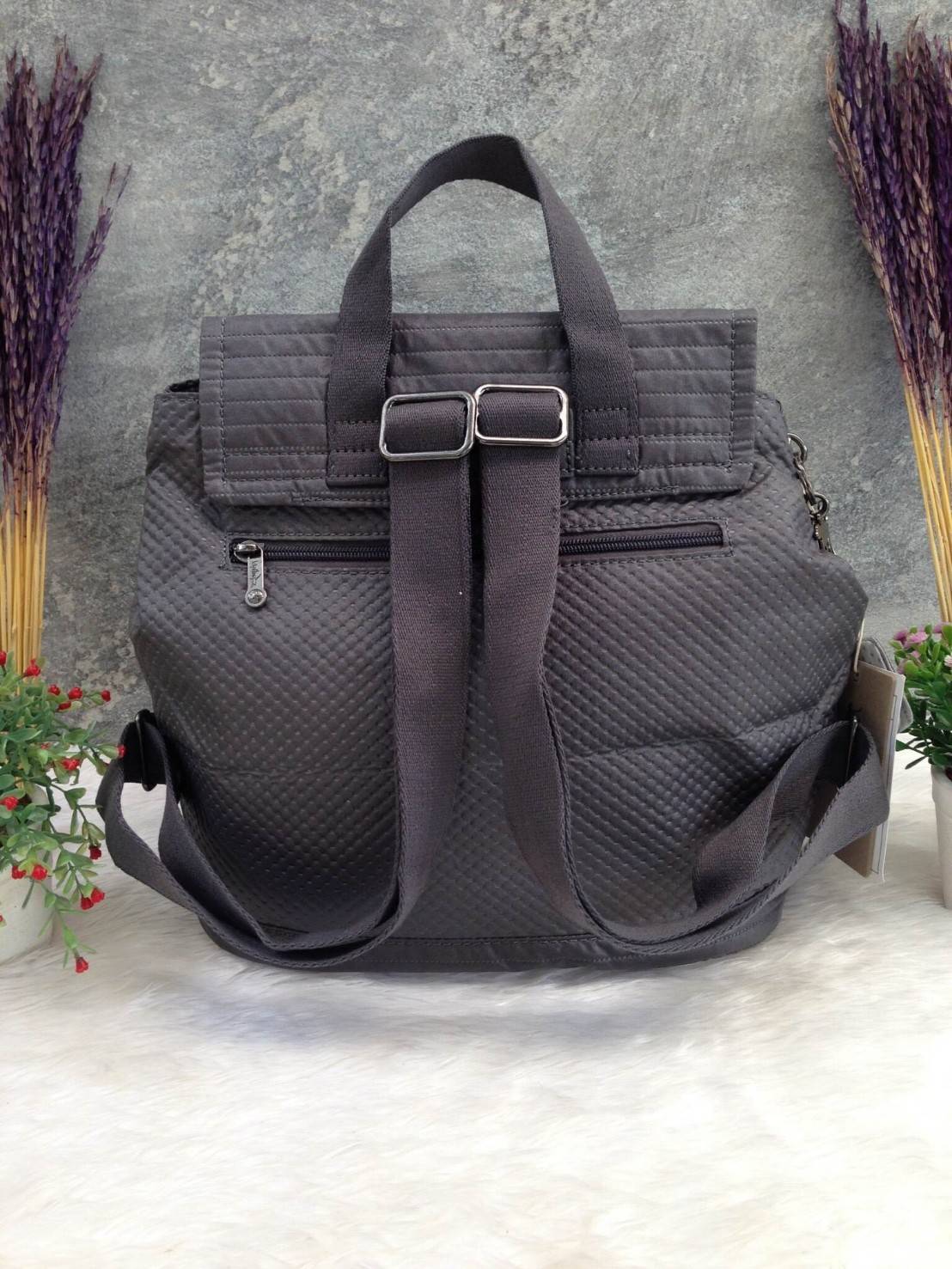 New arrival Kipling backpack and handdle bag 2018 K13287 factory oem HK พร้อมส่งที่ไทย รุ่นใหม่ล่าสุด กระเป๋าสะพายหลัง วัสดุไนล่อนพิเศษคุณภาพสูง กันน้ำระดับนึง ด้านหน้าออกแบบเป็นช่องซิป ช่องลึกใส่ของจุกจิก เปิดปิดกระเป๋าแบบกระดุมแม่เหล็ก ปากกระเป๋ามีที่เก
