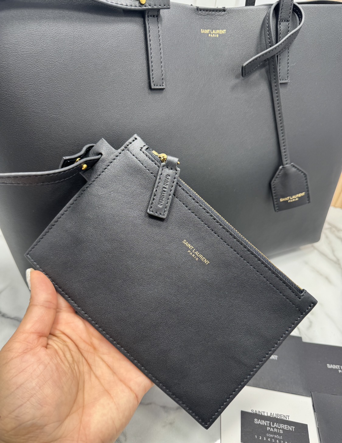 YSL Shopping Large Tote Bag กระเป๋าทรงโท้ทใบใหญ่หนังแท้ ภายในโล่งกว้าง จุของได้เยอะ เรียบหรูทรงสวย ดีไซน์ออกมาให้ใช้งานได้ทุกลุค ทุกโอกาส สวยคมชัดทุกสี