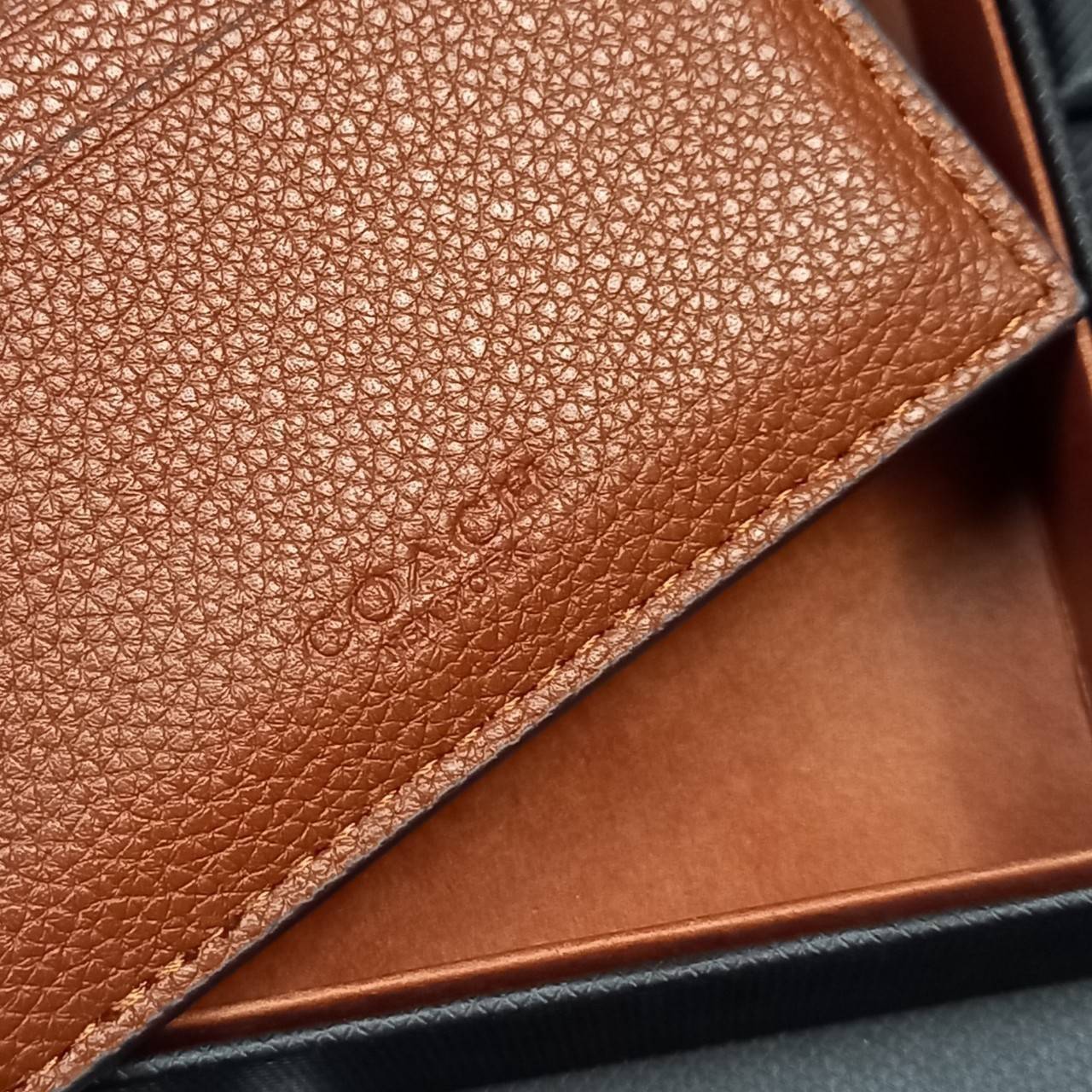 COACH 3-IN-1 WALLET WITH VARSITY STRIPE WITH KEY FOB LIMITED BOX (COACH F24649)🍁กระเป๋าสตางค์ มี ID ใบลูก สำหรับใส่บัตรแยก มีพวงกุญแจ ใช้แล้วดูหล่อสุดๆ🔸️**จะใช้เอง หรือเป็นของขวัญให้คนสำคัญ ก็ตอบโจทย์มากๆ **รับประกันว่า หยิบใช้แบบวางไม่ลงก