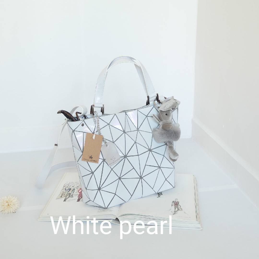 David Jones กระเป๋าสะพายข้างดีไซน์เกร๋มาก สีสวยหรูมาก ขนาดกะลังดีเลย รุ่นขายดี ลาย Limited edition