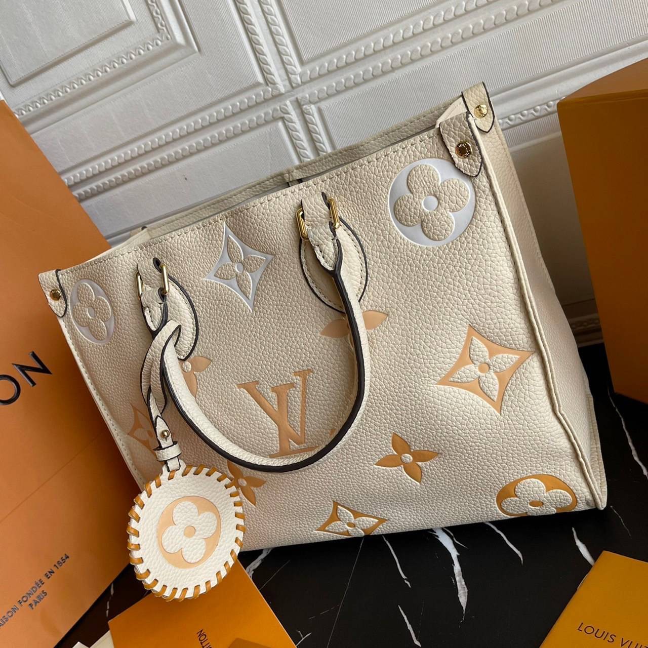 หนังแท้ LOUIS VUITTON Empreinte Monogram Giant By The Pool Onthego พร้อมส่งที่ไทย เกรดใช้งานต่างประเทศได้