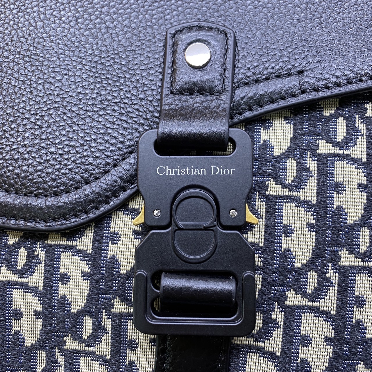 DIOR Small Saddle Messenger Bag with Flap กระเป๋าทรงแมสเซ็นเจอร์รุ่นฮิต เกรดออริ สลับแท้ 1:1