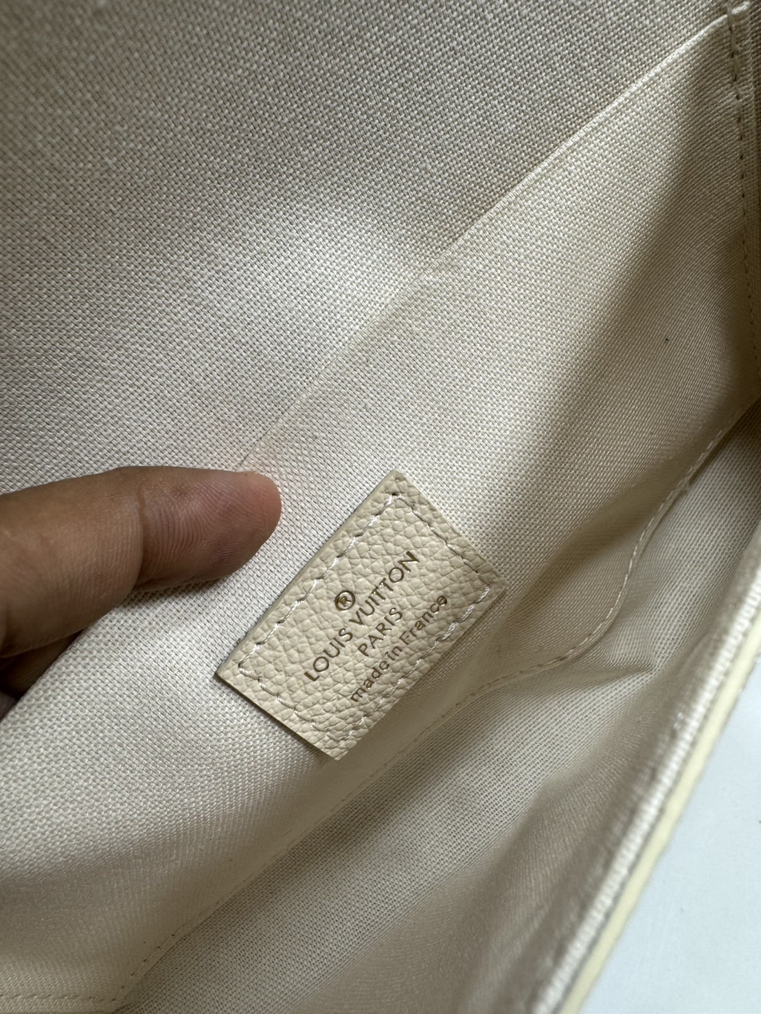 OP ORI หนังแท้ | LV Felicie Pochette bag in soft Monogram Empreinte leather กระเป๋าสะพายทรงพอชขนาดกะทัดรัด หนัง Monogram Empreinte เนื้อนุ่มประทับลาย Monogram สุดไอคอนิก