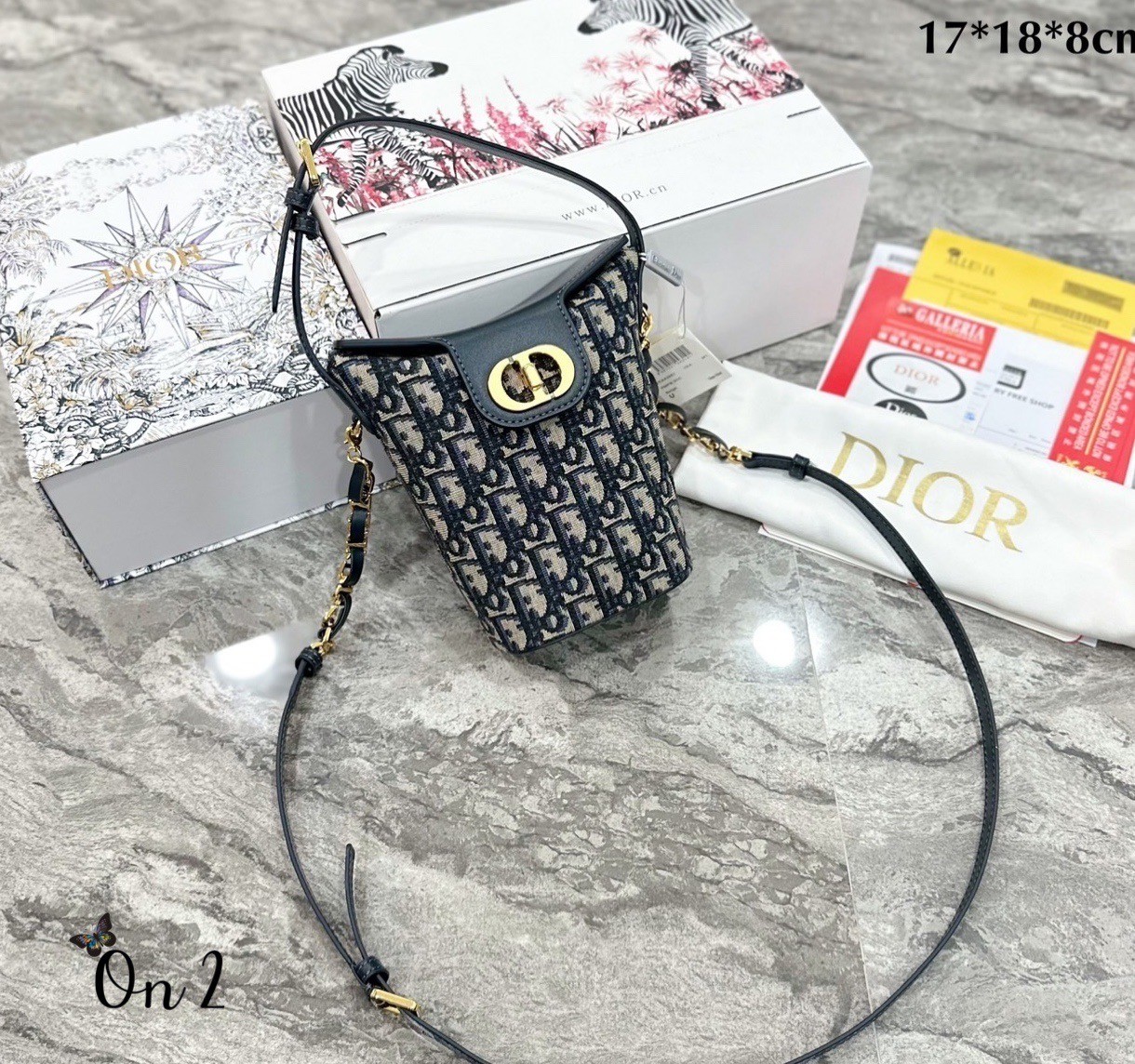 DIOR 30 Montaigne Dior Amber Mini Bucket Bag Blue Oblique Jacquard กระเป๋าทรงถัง บัคเก็ตน่ารัก สวยหรู งานดีมากมาพร้อมกล่องแบรนด์