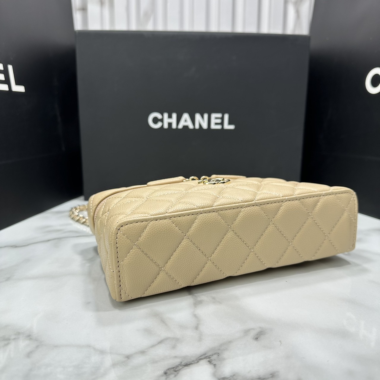 ORI หนังแท้ | CHANEL Long vanity with chain กระเป๋าสะพายรุ่นวานิตี้รุ่นใหม่ล่าสุด ดีไซน์ใหม่รูปทรงคลาสสิค หูจับแต่งโลโก้สวยหรู สายสะพายข้างเป็นโซ่ถอดได้