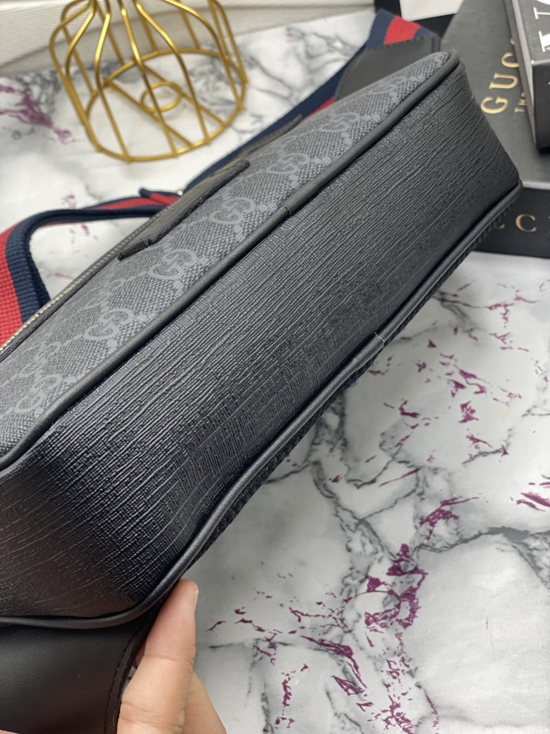 หนังแท้ GUCCI Soft GG Supreme Belt Bag / GG Belt Bag / Soft GG Supreme Belt Bag ไอเท็มที่หนุ่มๆเรียกร้อง กระเป๋าคาดอก/คาดเอว สายสะพายปรับได้ สายสปอร์ต สายแคมป์ปิ้ง หรือจะสายไหน ใบนี้ตอบโจทย์ทุกลุค ง่ายๆเท่ๆ สุดคุ้ม!! ภาพสินค้าถ่ายจากงานขายจริง ใช้งานต่างป