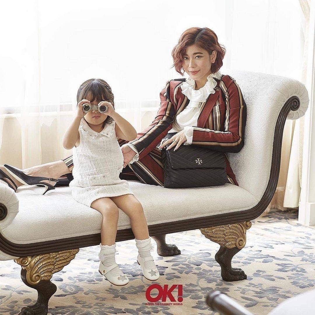 ของแท้ 💯% 】Tory Burch Factory Outlet Quilted Chain Crossbody Sling Bag กระเป๋าสะพายรุ่นแนะนำจาก Tory Burch Factory วัสดุหนังแกะสังเคราะห์ขึ้นลายริ้วหนังนิ่มสวยอยู่ทรง ดีไซน์ยอดนิยม