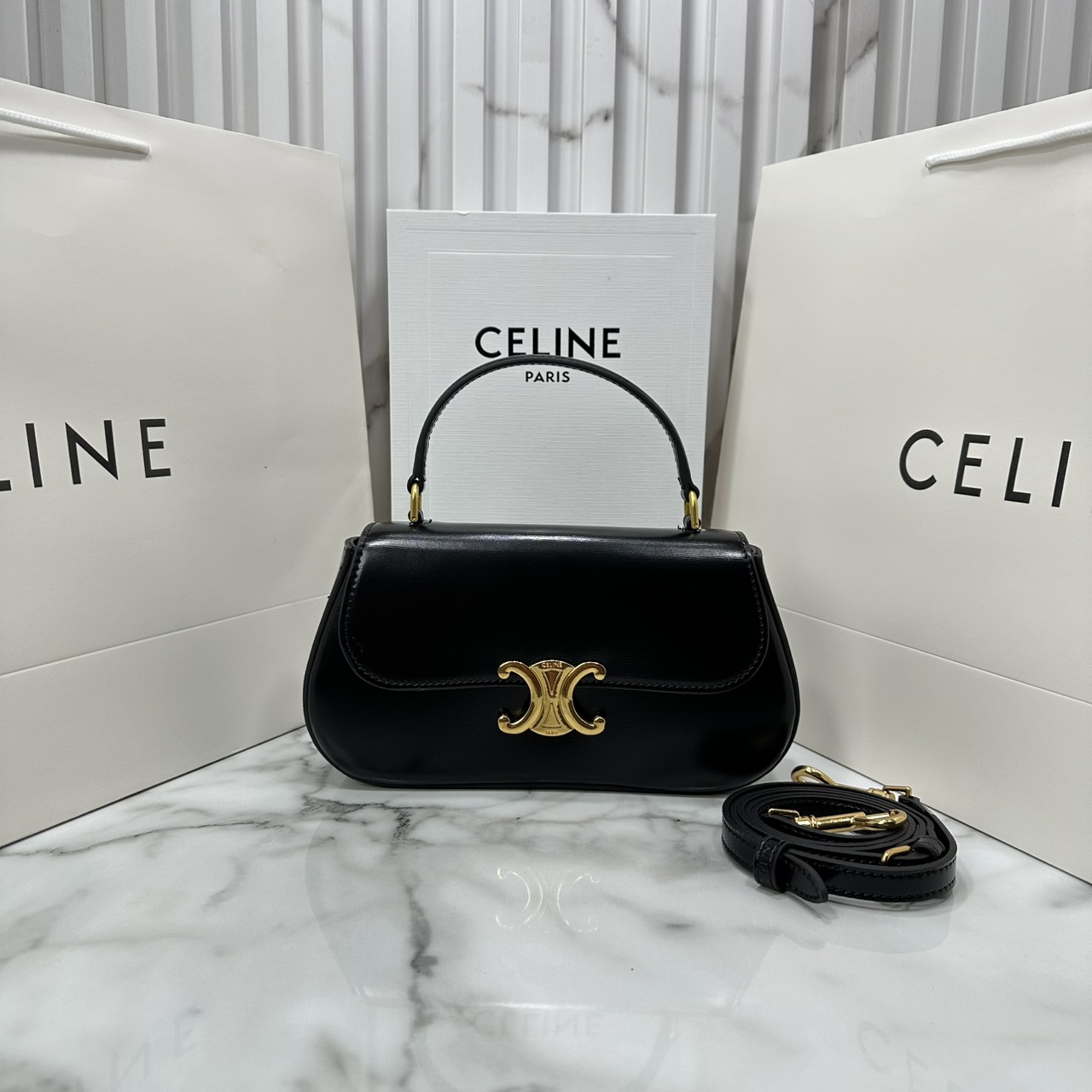 ORI หนังแท้ | CELINE TEEN CELINE LOLA IN shiny calfskin กระเป๋าสะพายทรงคลัช หนังเรียบผิวสัมผัสนุ่มลื่น คอลเลคชั่น Essentials เหนือกาลเวลาสำหรับผู้หญิงและผู้ชาย