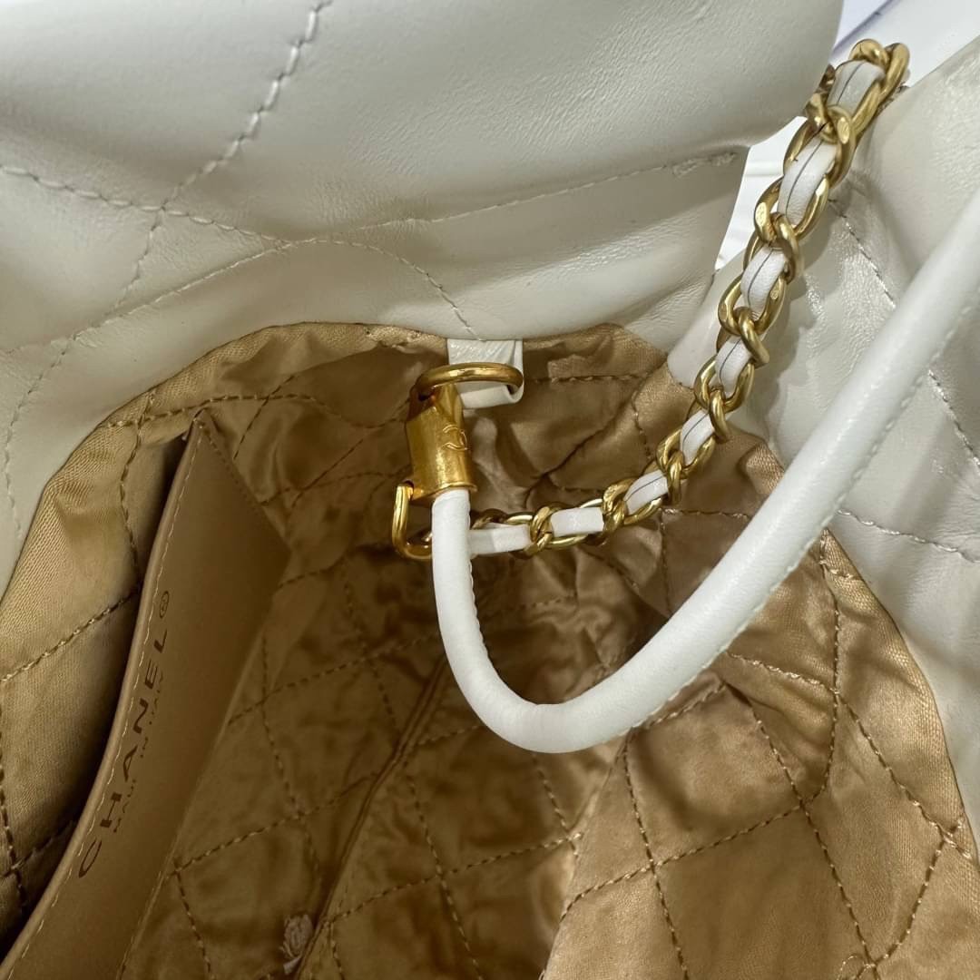 CHANEL 22 MINI HANDBAG Shiny Calfskin & Gold-Tone Metal พร้อมส่ง เกรดออริจินอล สลับของแท้ ใช้งานต่างประเทศได้ ภาพถ่ายจากงานขายจริง