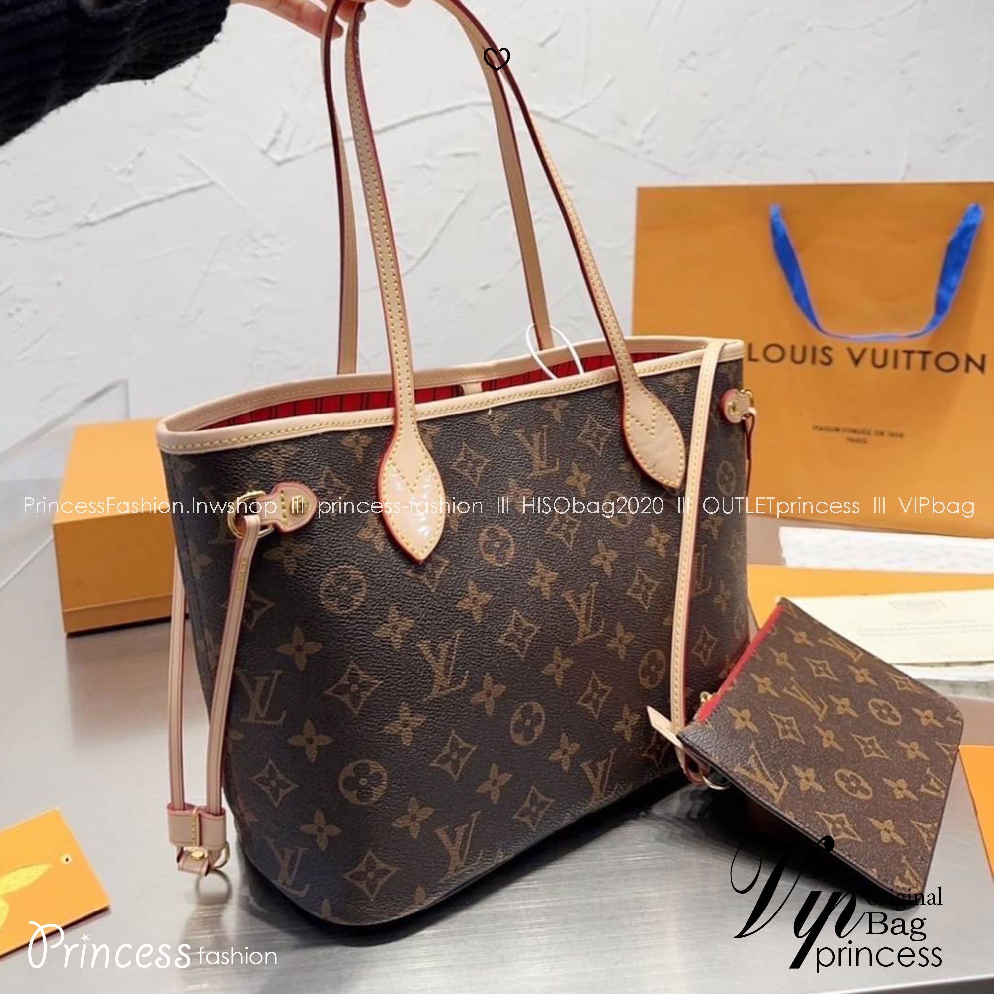 LV Neverfull Monogram Tote Bag กระเป๋าทรงโท้ทสะพายไหล่ใบใหญ่ขนาดกำลังสวย มาพร้อมใบลูก คลาสสิคที่สุด เป็นอีกรุ่นที่มีคนใช้กันทั่วบ้านทั่วเมือง ฮิตแบบไม่ต้องพูดเยอะ