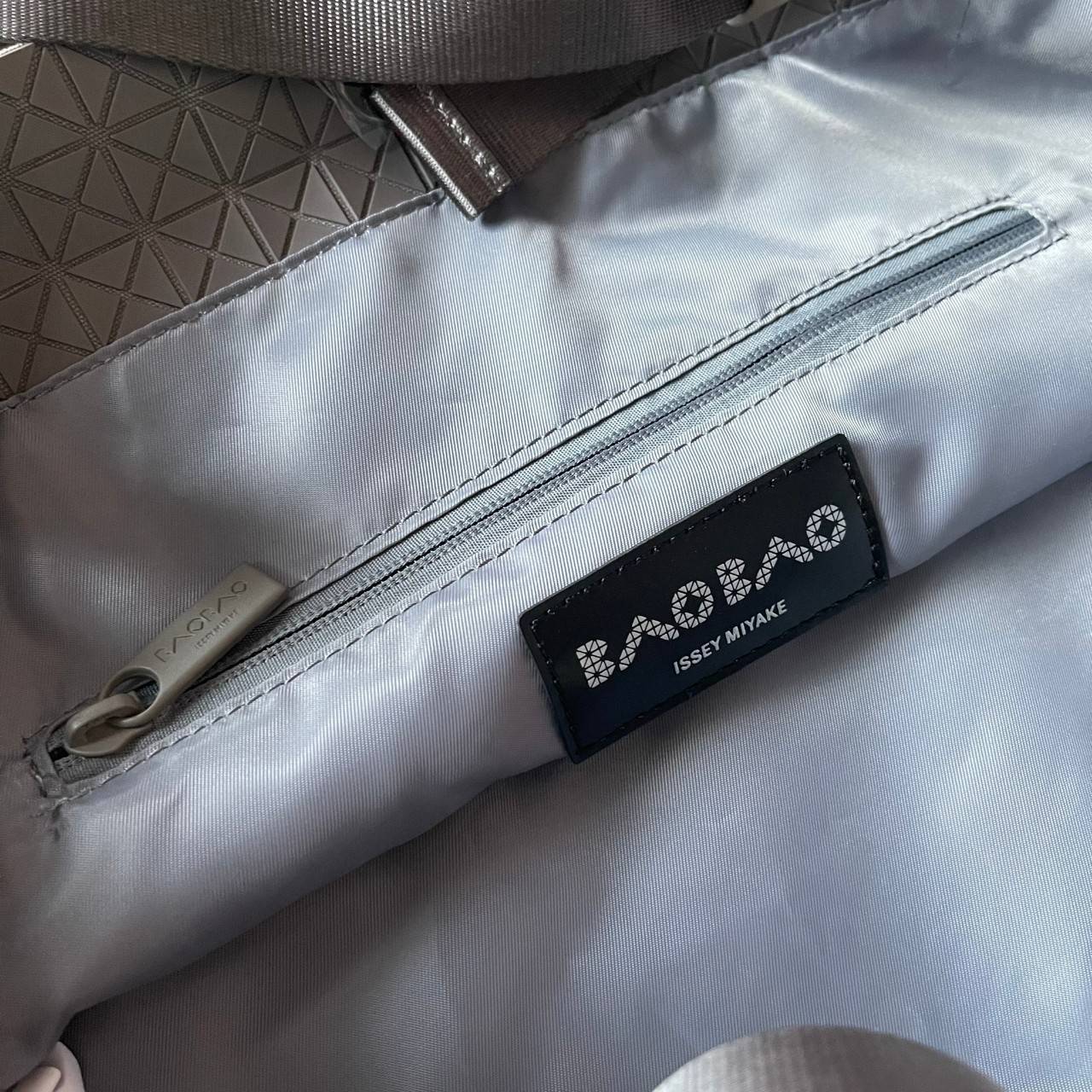 VIP 】Bao Bao Issey Miyake Cart Tote Bag พร้อมส่งที่ไทย รุ่นใหม่ล่าสุด สามารถใช้ได้ทั้งผู้หญิงกับผู้ชาย เบาสบายจุของได้เยอะสามารถทนทานต่อน้ำหนักได้สูงใช้งานได้ยาวๆเลยค่ะ