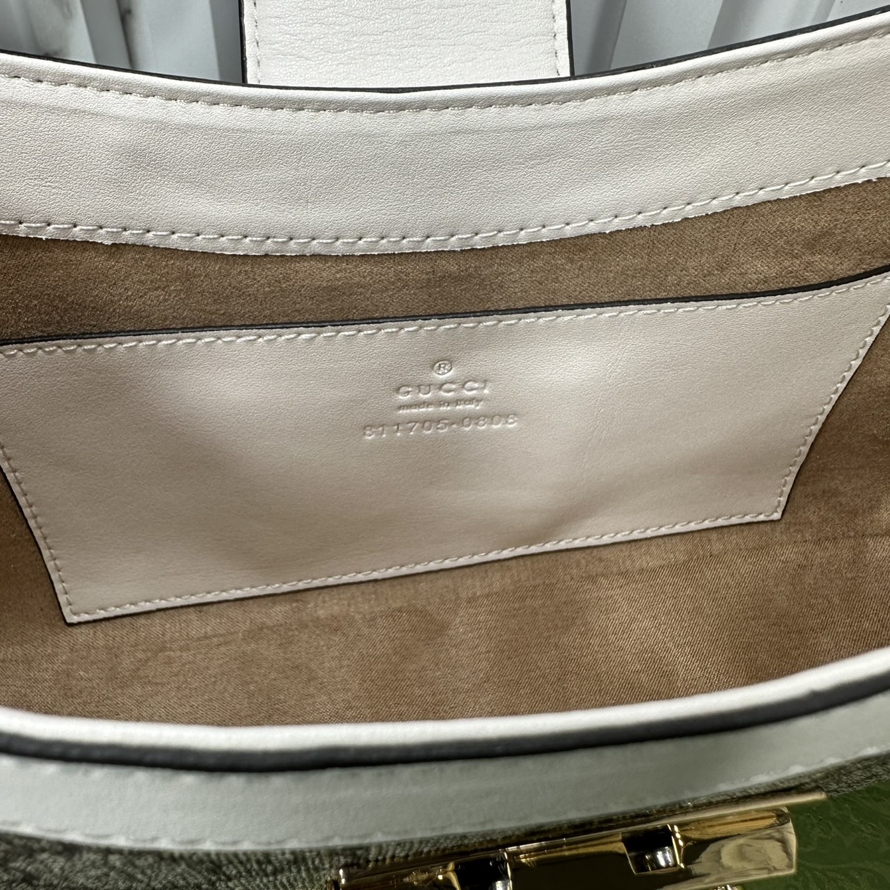 ORI หนังแท้ | GUCCI Padlock Small Shoulder Bag กระเป๋าสะพายทรงสวยวินเทจดีไซน์ไม่ซ้ำใคร หรูล้ำผู้ดี หนังแคนวาสพิมพ์ลายคมชัด ปากกระเป๋ามีแถบหนังคาดและอะไหล่กดล็อค