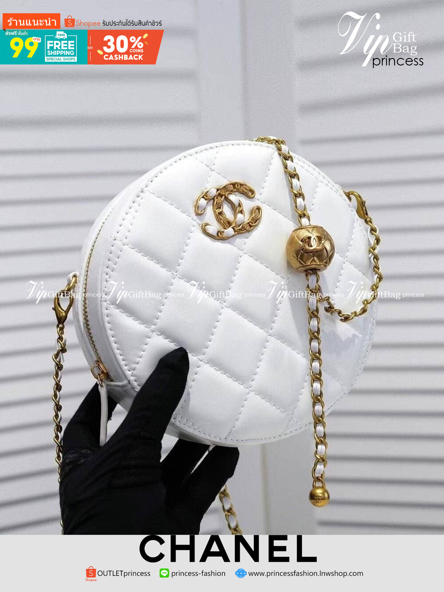 หนังแท้ VIP GIFT CHANEL Round Crossbody Bag กระเป๋าสะพายคาดลำตัวรุ่นนี้โดดเด่นด้วยรูปทรงกลมสุดชิค ขนาดกะทัดรัด พร้อมด้วยหนังกระเป๋าที่ทำจากหนังแท้คุณภาพดี รุ่นที่ตอบโจทย์และครองใจสาว ๆ ได้อย่างแท้จริง เนื่องจากมีดีไซน์เรียบหรู โดยทางแบรนด์ได้ใช้เทคนิคการเ