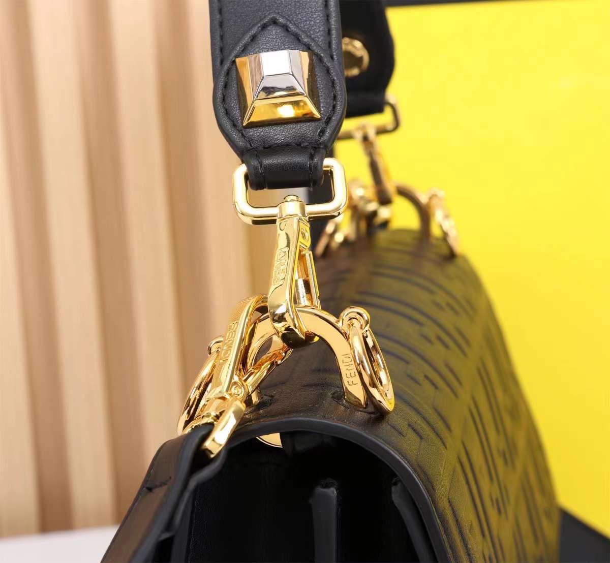 พร้อมส่ง 3 สี FENDI Kan I leather bag กระเป๋าสะพาย 🧡 เกรดออริจินอล 1:1 สลับแท้ ใช้งานต่างประเทศได้ ภาพถ่ายจากงานขายจริง