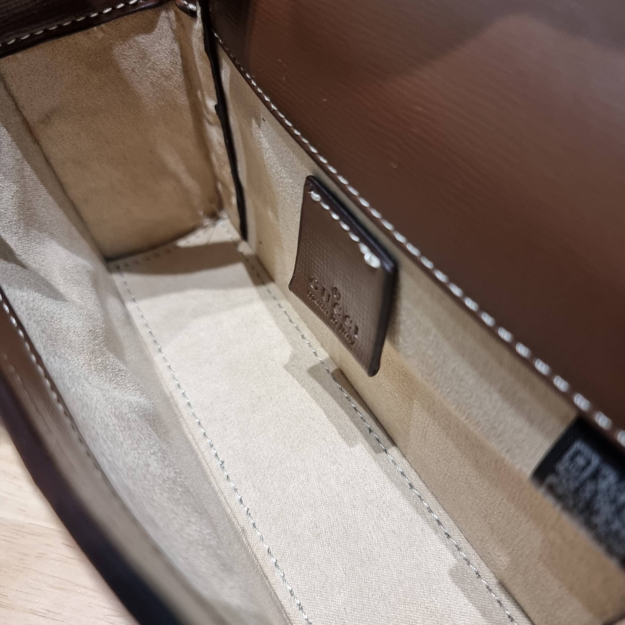 Set 3 ชิ้น Gucci Horsebit 1955 Mini Bag / GG crossbody horizon mini bag box set ชวนสะสม ใครมองหาของขวัญอยู่ เซ็ทนี้จัดว่าเลิศมาก! กับการจับเอารุ่นยอดฮิต มามิกซ์รวมกับไอเท็มสุดคุ้มของมันต้องมี!! จัดเรียงให้อยู่ในกล่อง box set ลิมิเต็ด ที่มีทั้งแว่นตา gentl