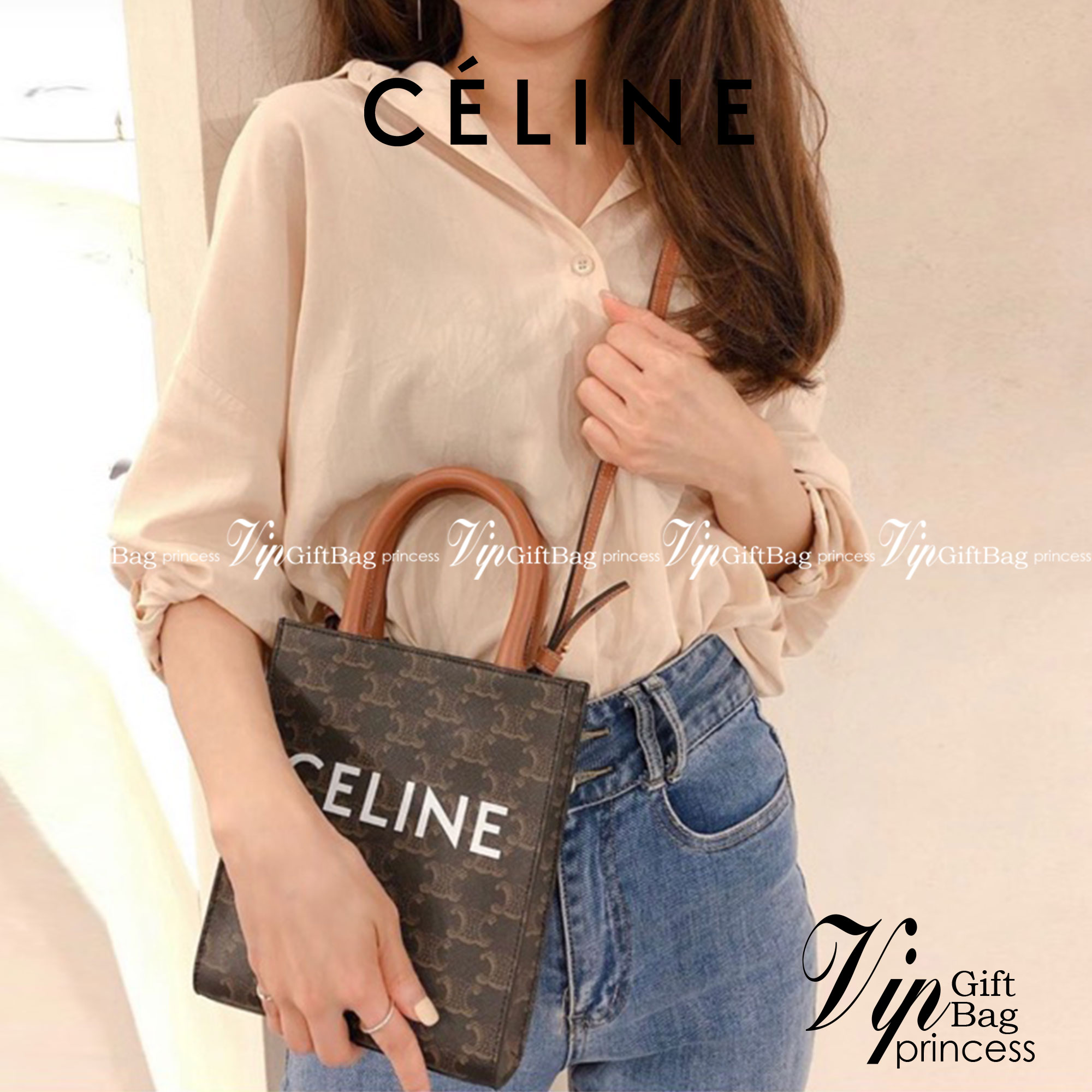 หนังแท้ CELINE MINI VERTICAL CABAS IN TRIOMPHE CANVAS AND CALFSKIN WITH CELINE PRINT / CELINE TOTE พร้อมส่งที่ไทย กระเป๋าโท้ททรงตั้ง CABAS TRIOMPHE ขนาดมินิ 17cm งานหนังแท้ CALFSKIN ทั้งใบ พร้อมหูหิ้วสองข้างและสายสะพายหนังแบบถอดได้ ภาพสินค้าถ่ายจากงานขายจ