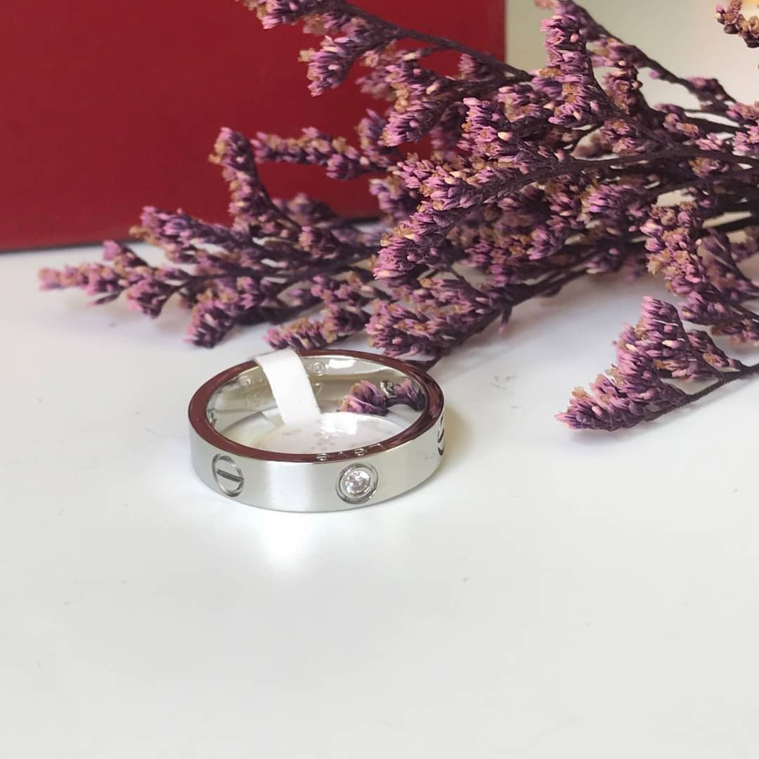 Cartier Rings แหวนรุ่นมีเพชร ภาพถ่ายจากงานจริง วัสดุคุณภาพดี ไม่ลอกไม่ดำ งานปั้มครบตามรูปเลยค่ะ
