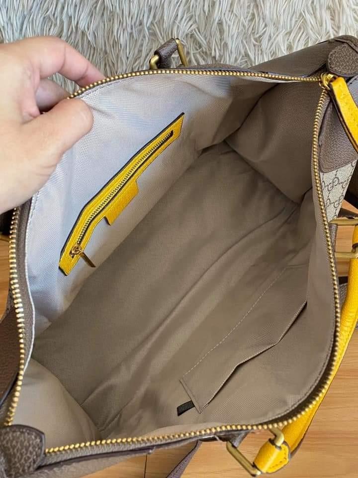 GUCCI Neo Vintage Monogram Travel Bag / Gucci Duffle bag กระเป๋าเดินทางใบใหญ่ มาพร้อมสายสะพายที่สามารถถอดได้ ให้คุณเลือกสะพายไหล่หรือถือได้
