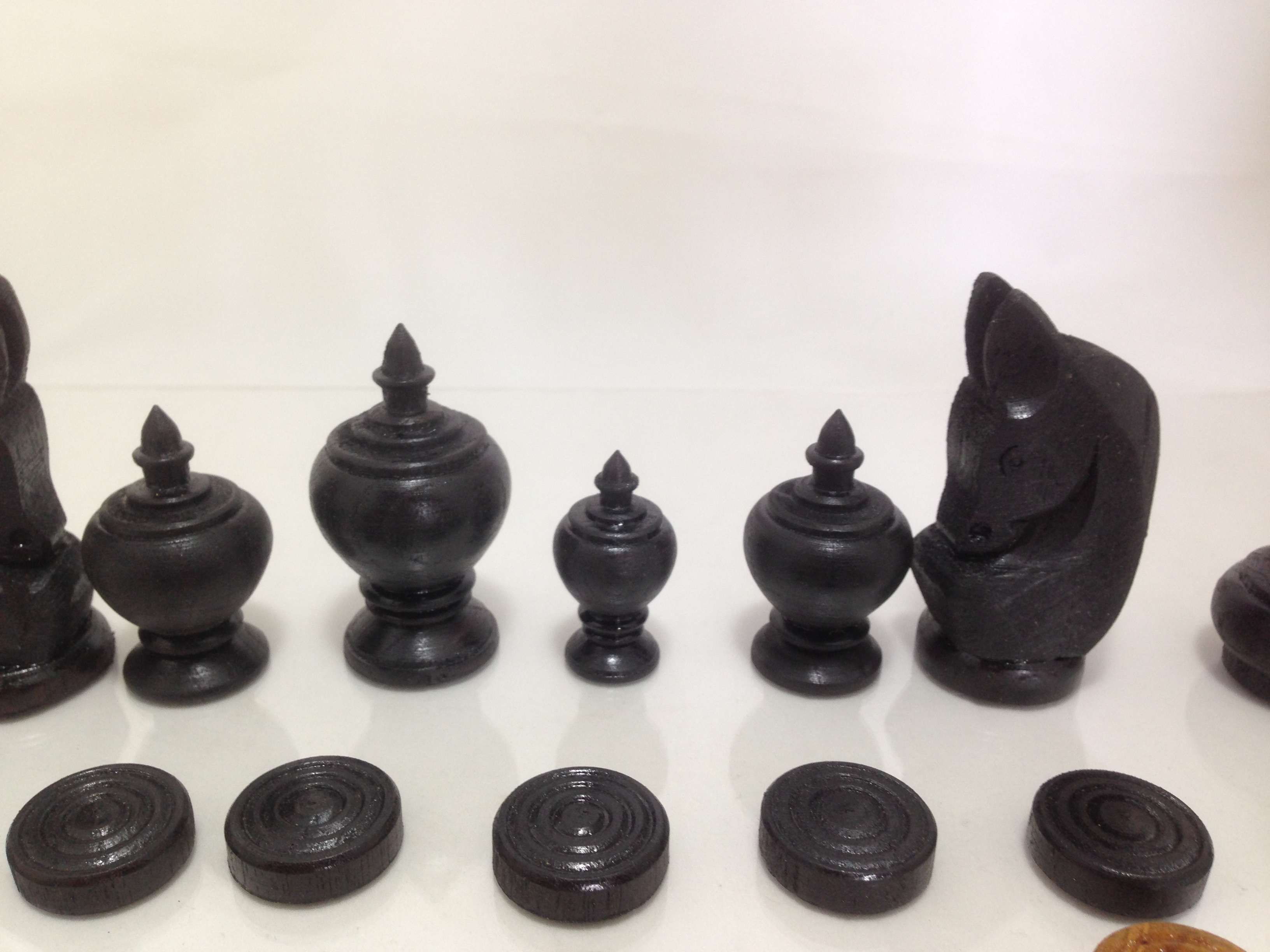 ชุดกระดานและตัวหมากรุกไทยไม้สักพร้อมกล่องเก็บ