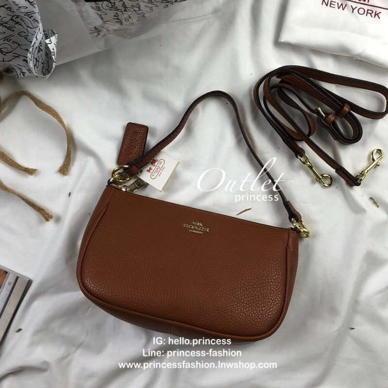 Coach leather crossbody bag กระเป๋าสะพายข้าง crossbody size mini วัสดุหนังลายสวย เปิด - ปิดกระเป๋าซิป ด้านในโล่ง ใส่ wallet กล่ง มือถือทุกรุ่น มีช่องเล็ก พร้อมสายสะพายสั้น และยาวปรับได้ ปรับอถอดออกได้ค่ะ