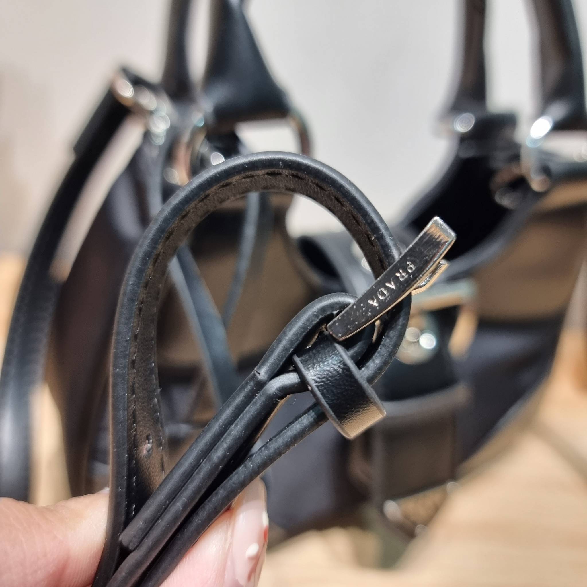 Prada Moon bag / PRADA RE-NYLON AND LEATHER MOON PADDED BAG ใหม่ล่าสุด กับคอลที่ใครๆเห็นก็ต้องรัก ขนาดกำลังน่ารัก ดีไซน์สวยดุ และยังดูแพงได้อีก