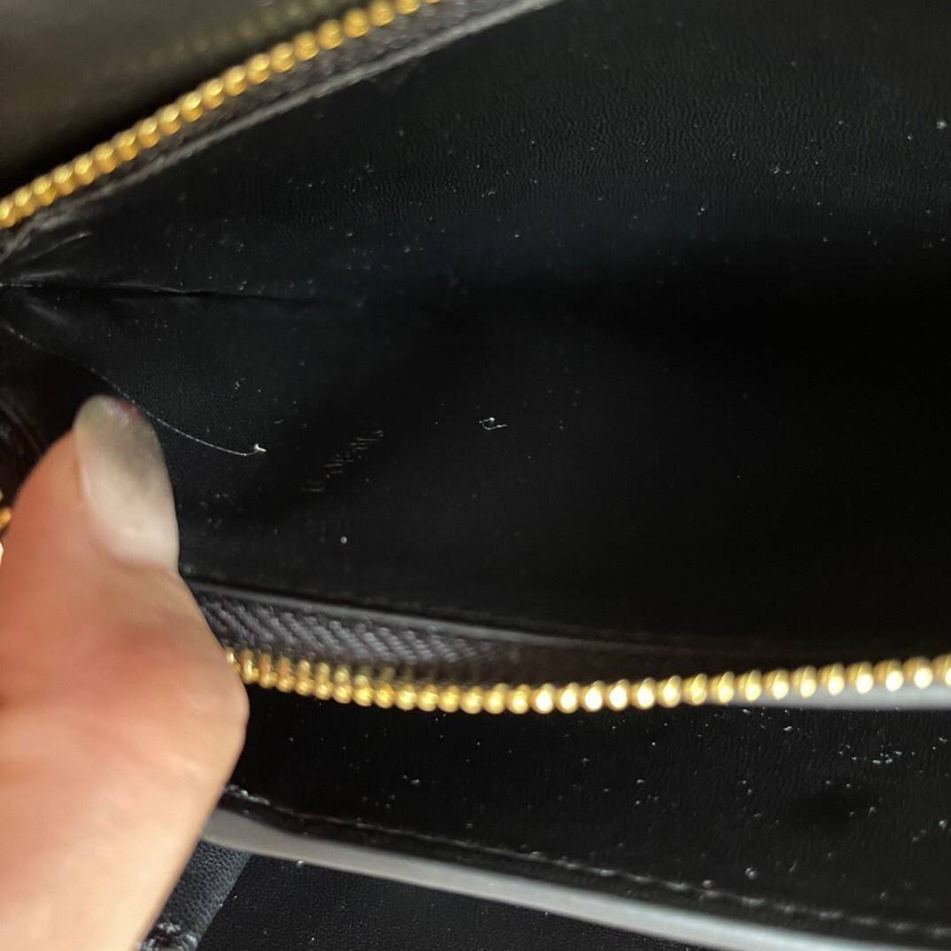 CELINE Medium Classic bag in box calfskin Black เกรดออริจินอล กระเป๋าสะพายแบรนด์เนมซีลีนหนังแท้สีน้ำตาล สีดำ อะไหล่ทองหรู งานหนังเรียบ สวยหรู ด้านในเปิดด้วยบีบอะไหล่ทอง ภายในแบ่งเป็น2ช่องและช่องซิปอีก1ช่อง จุของได้กำลังดี ใส่โทรศัพท์ กระเป๋าสตางค์ใบสั้น ข