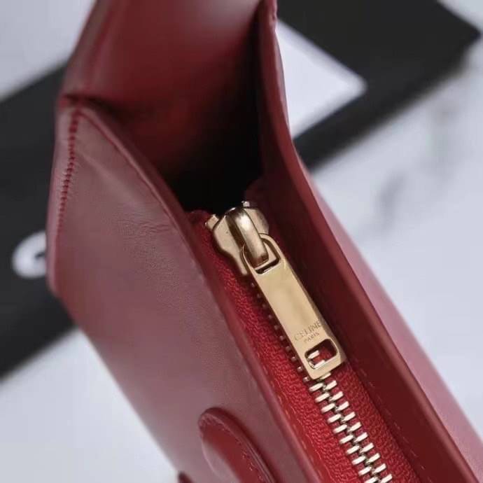 หนังแท้ CELINE SHOULDER BAG CUIR TRIOMPHE IN SMOOTH CALFSKIN ภาพสินค้าถ่ายจากงานขายจริง ใช้งานต่างประเทศได้